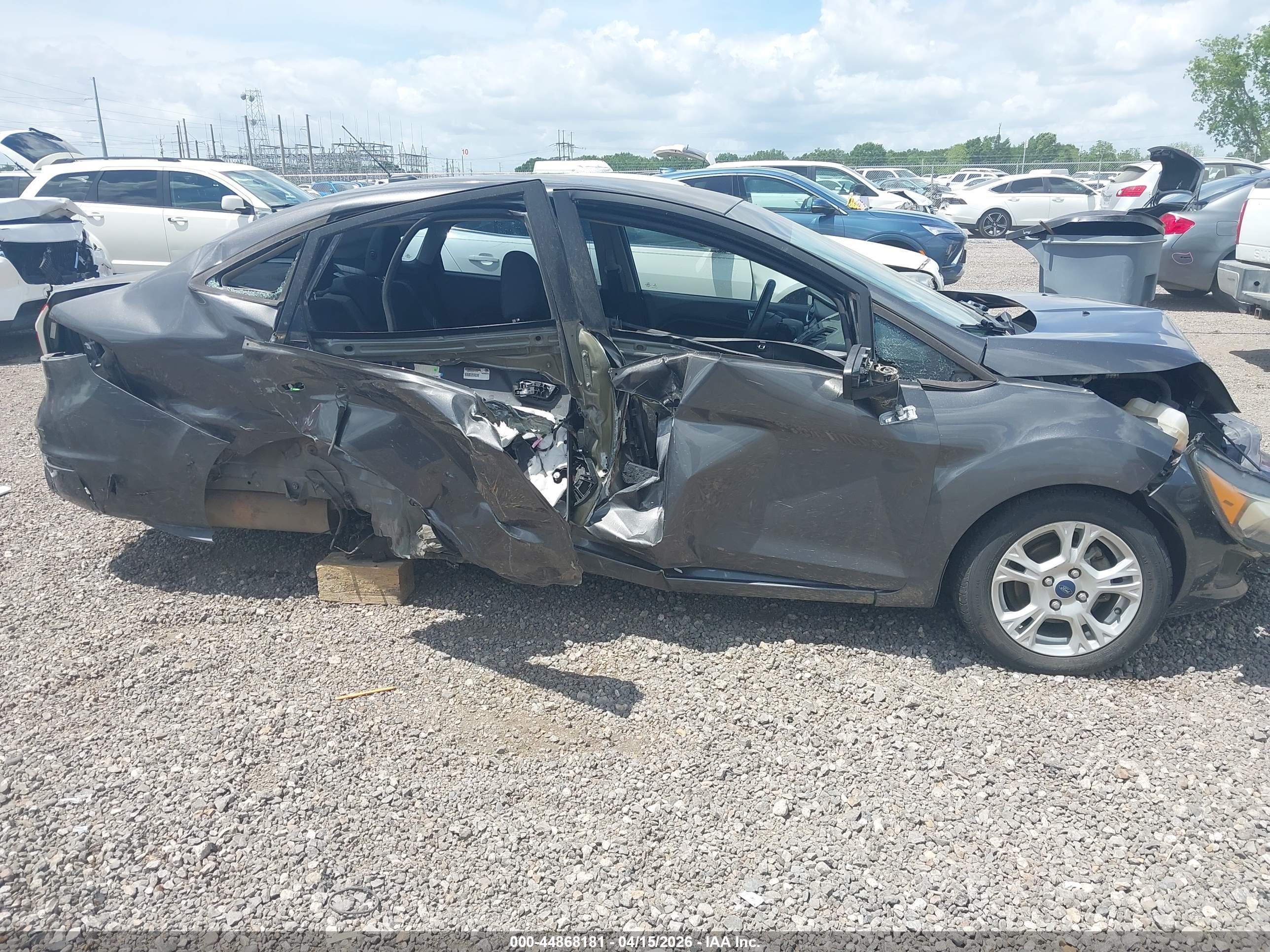 FORD FIESTA image 6