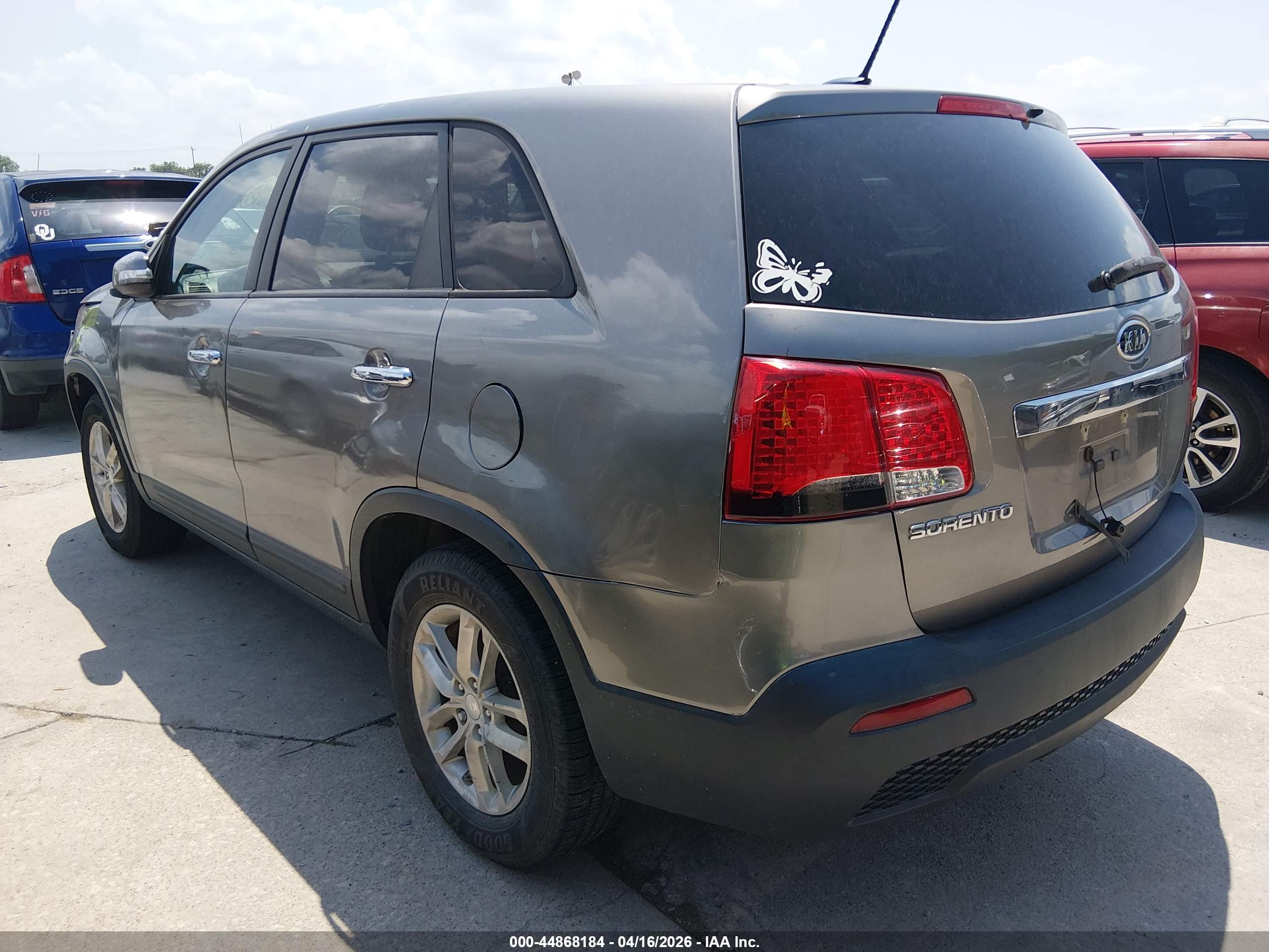 KIA SORENTO image 3