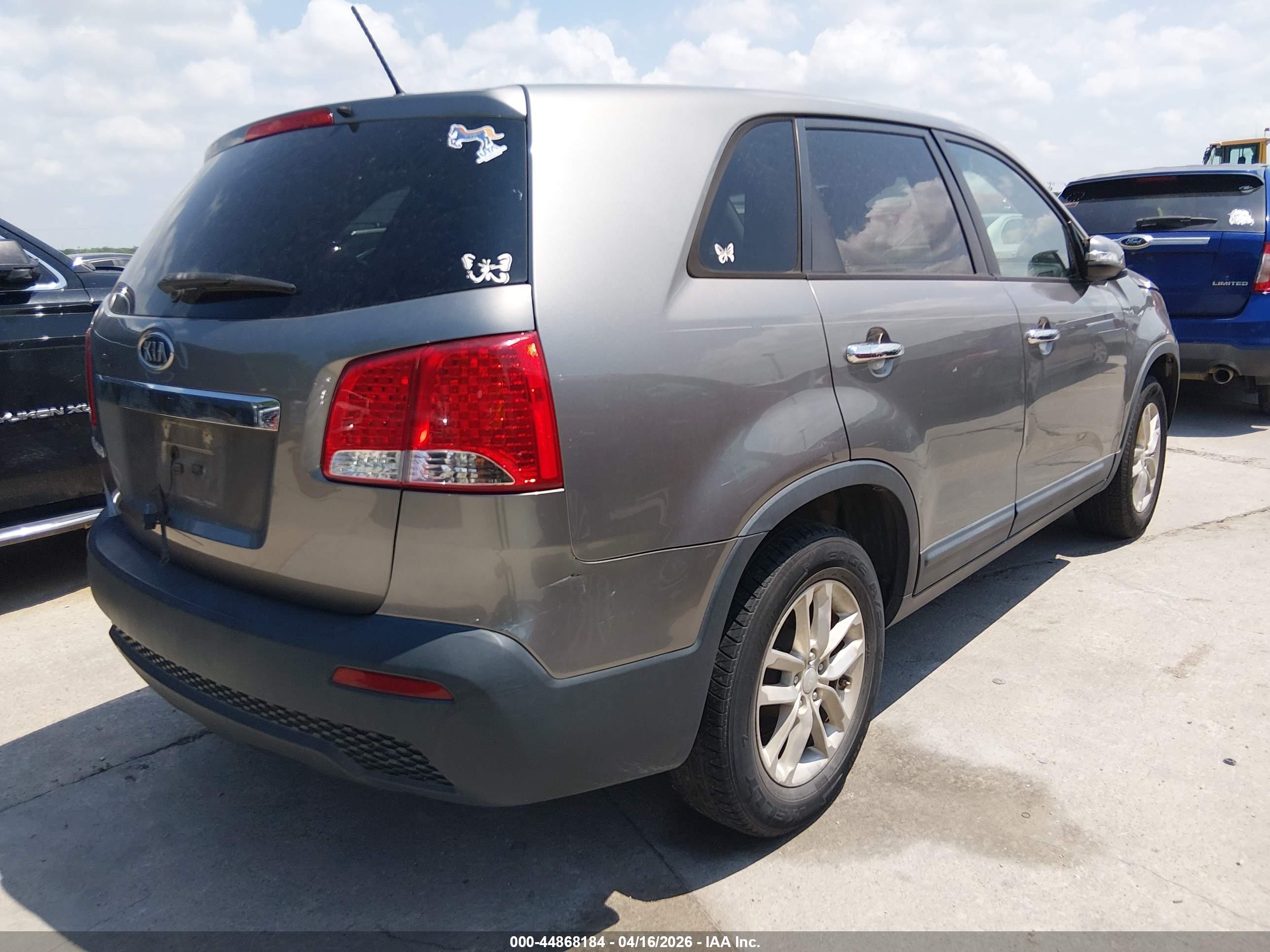 KIA SORENTO image 4