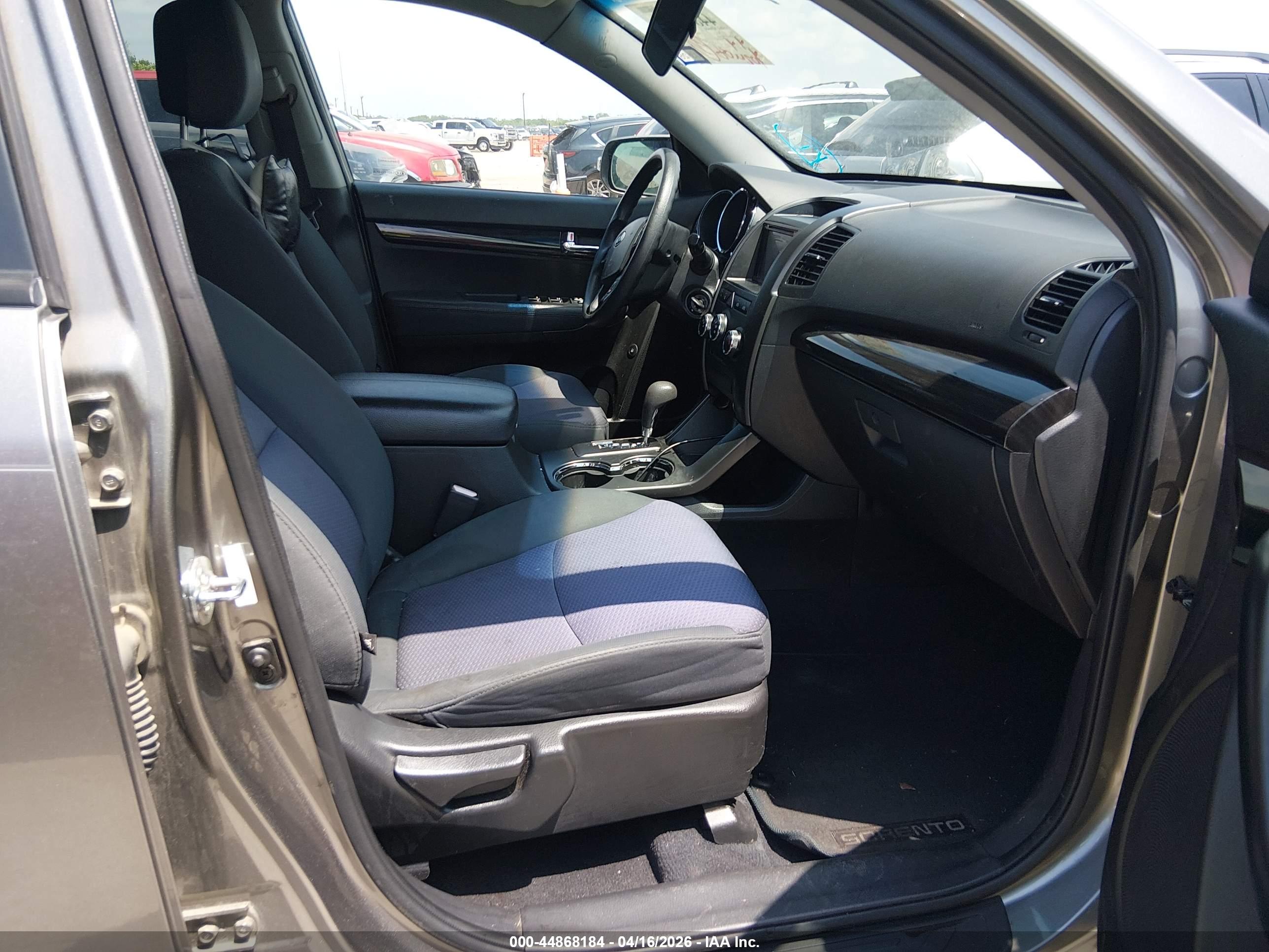 KIA SORENTO image 5