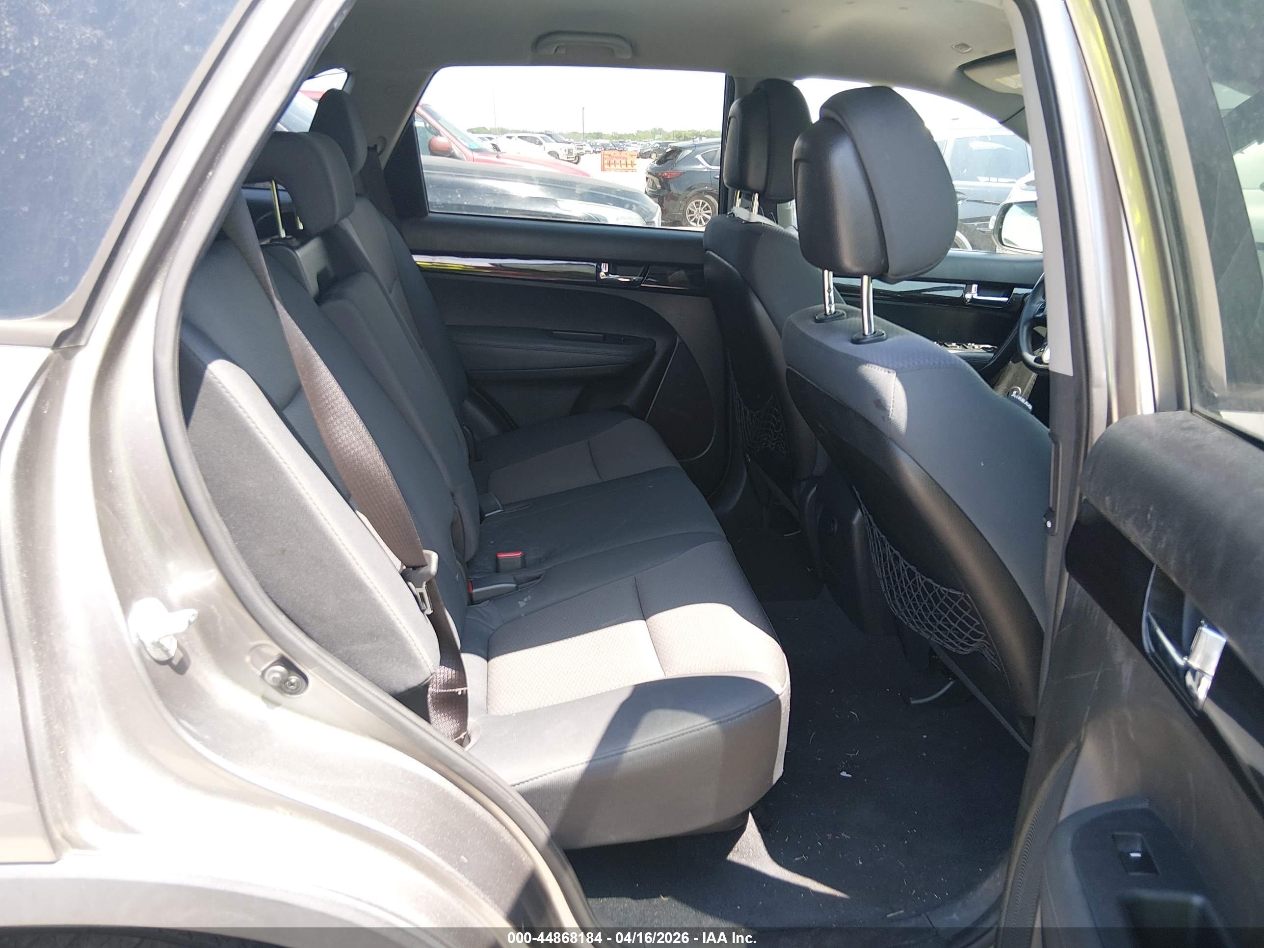 KIA SORENTO image 8