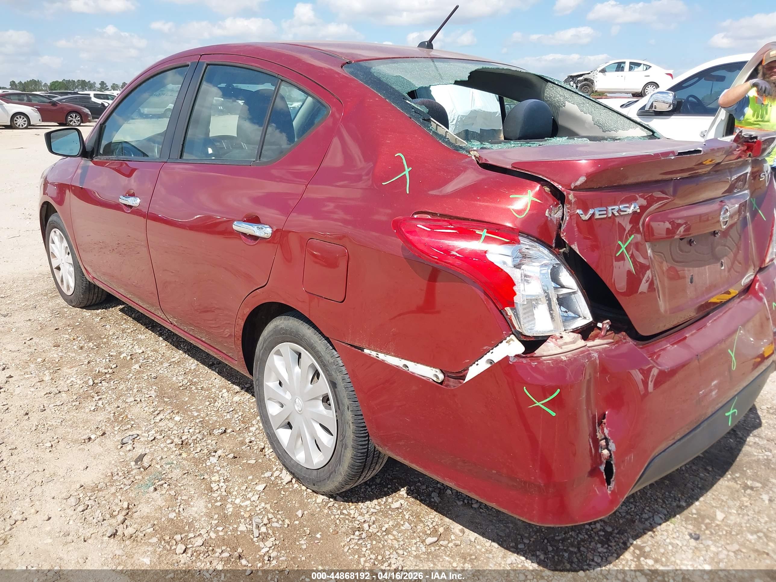 NISSAN VERSA image 3