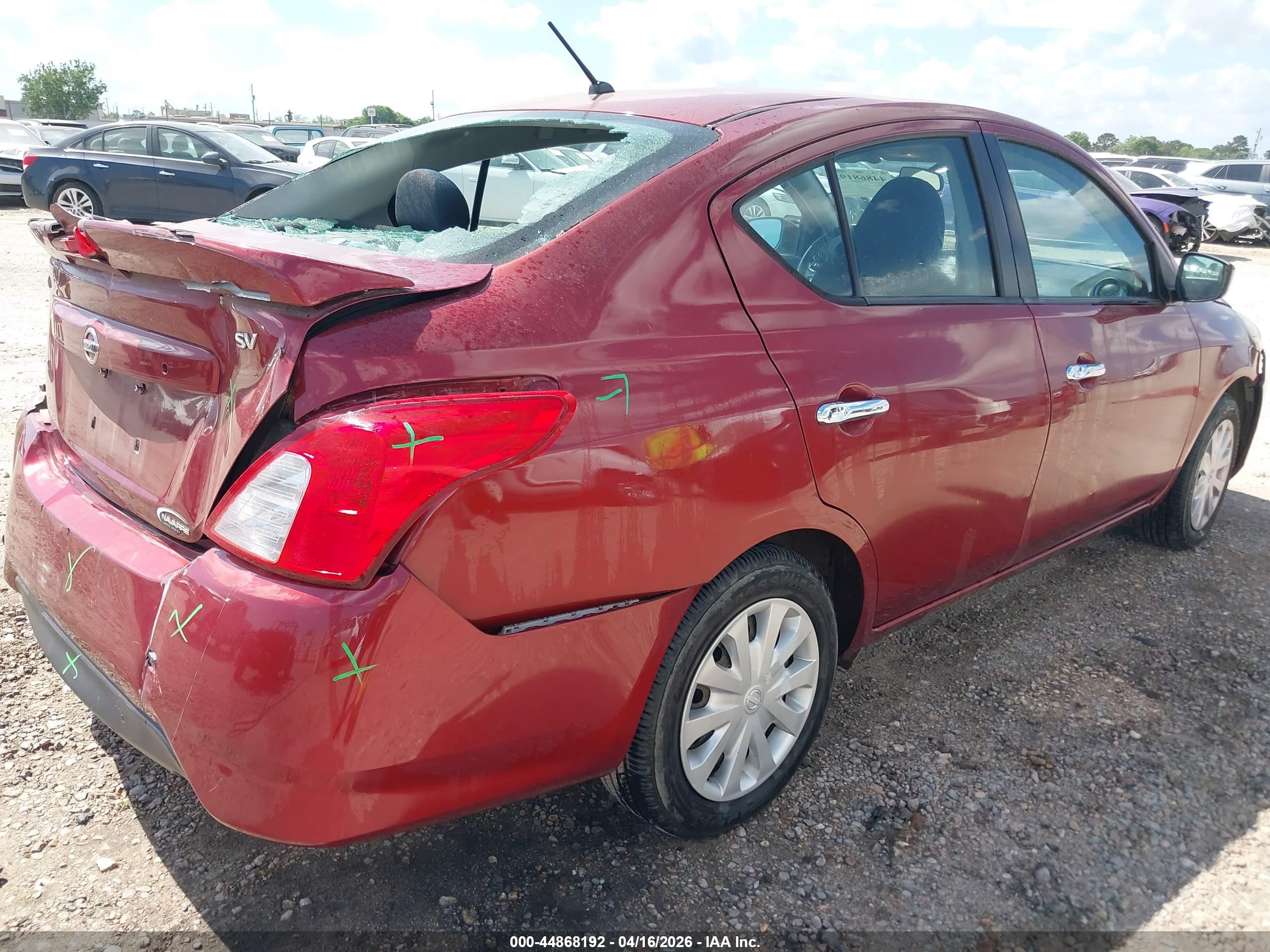 NISSAN VERSA image 4