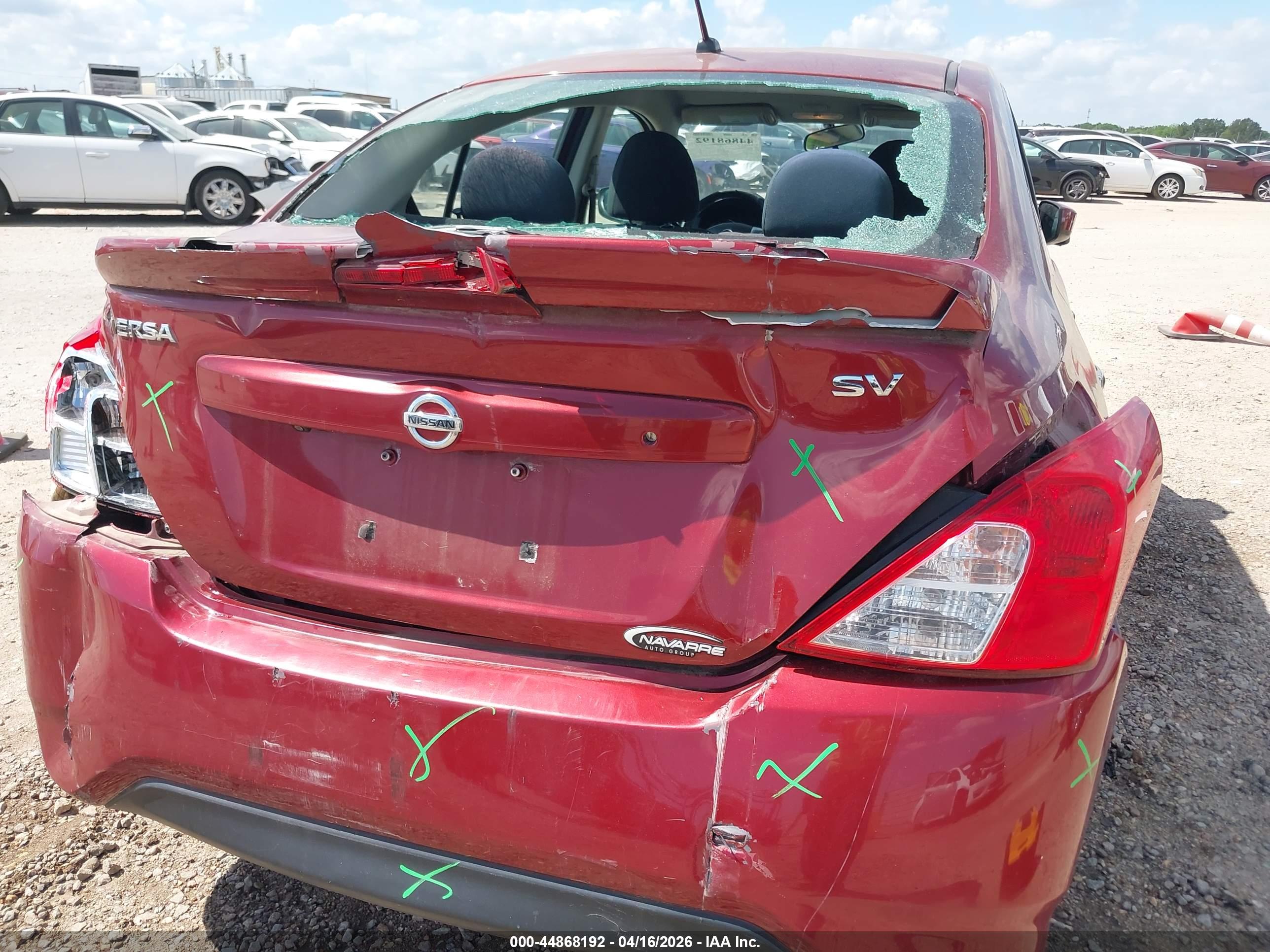 NISSAN VERSA image 6