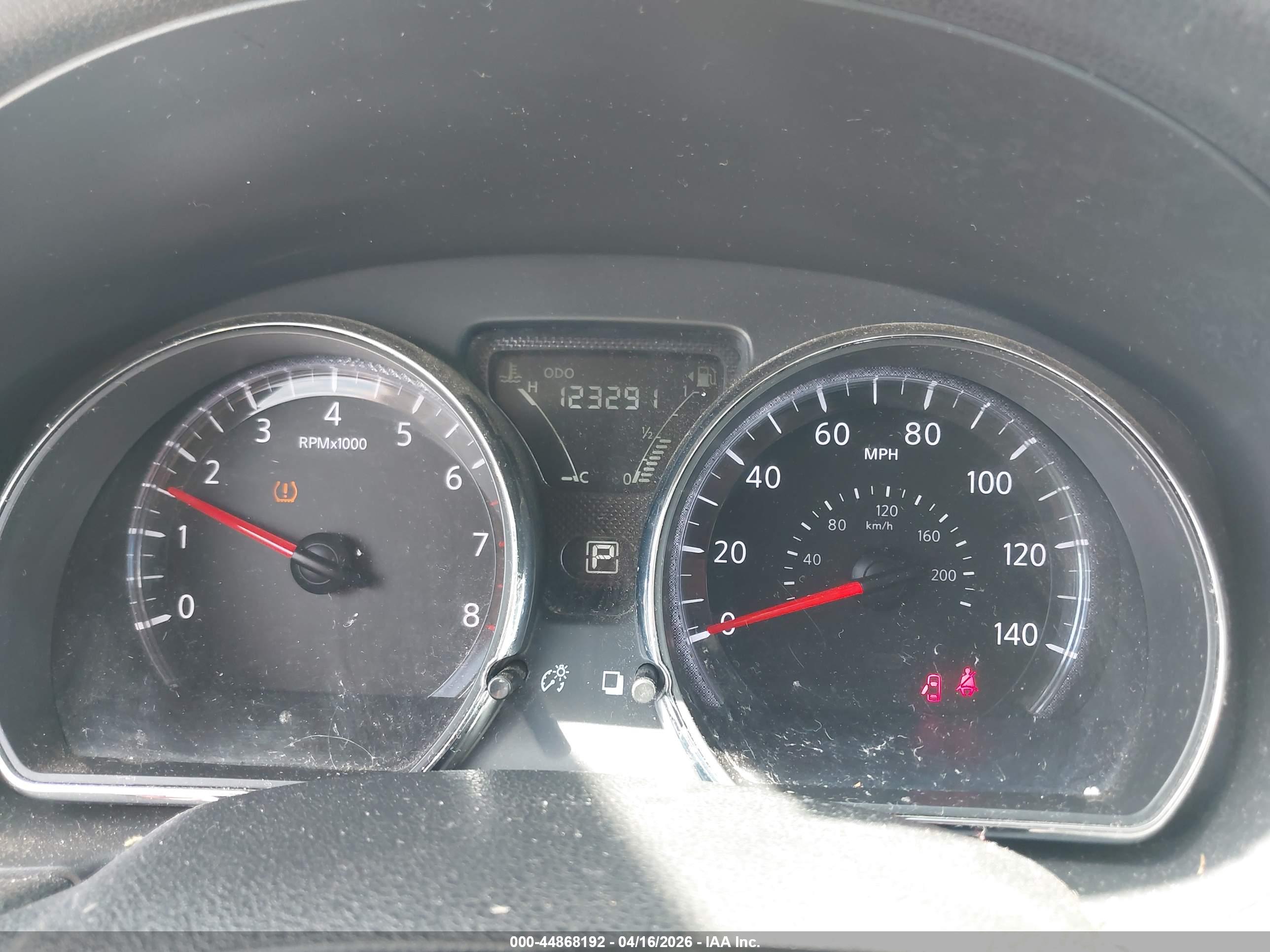 NISSAN VERSA image 7