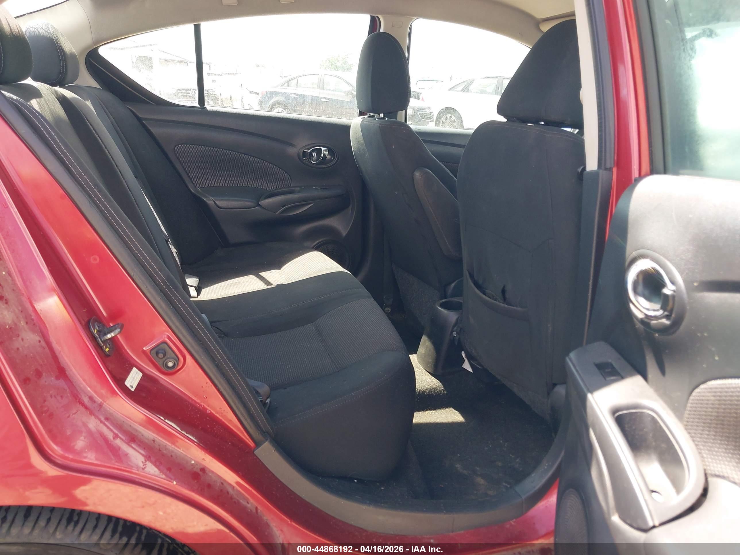 NISSAN VERSA image 8