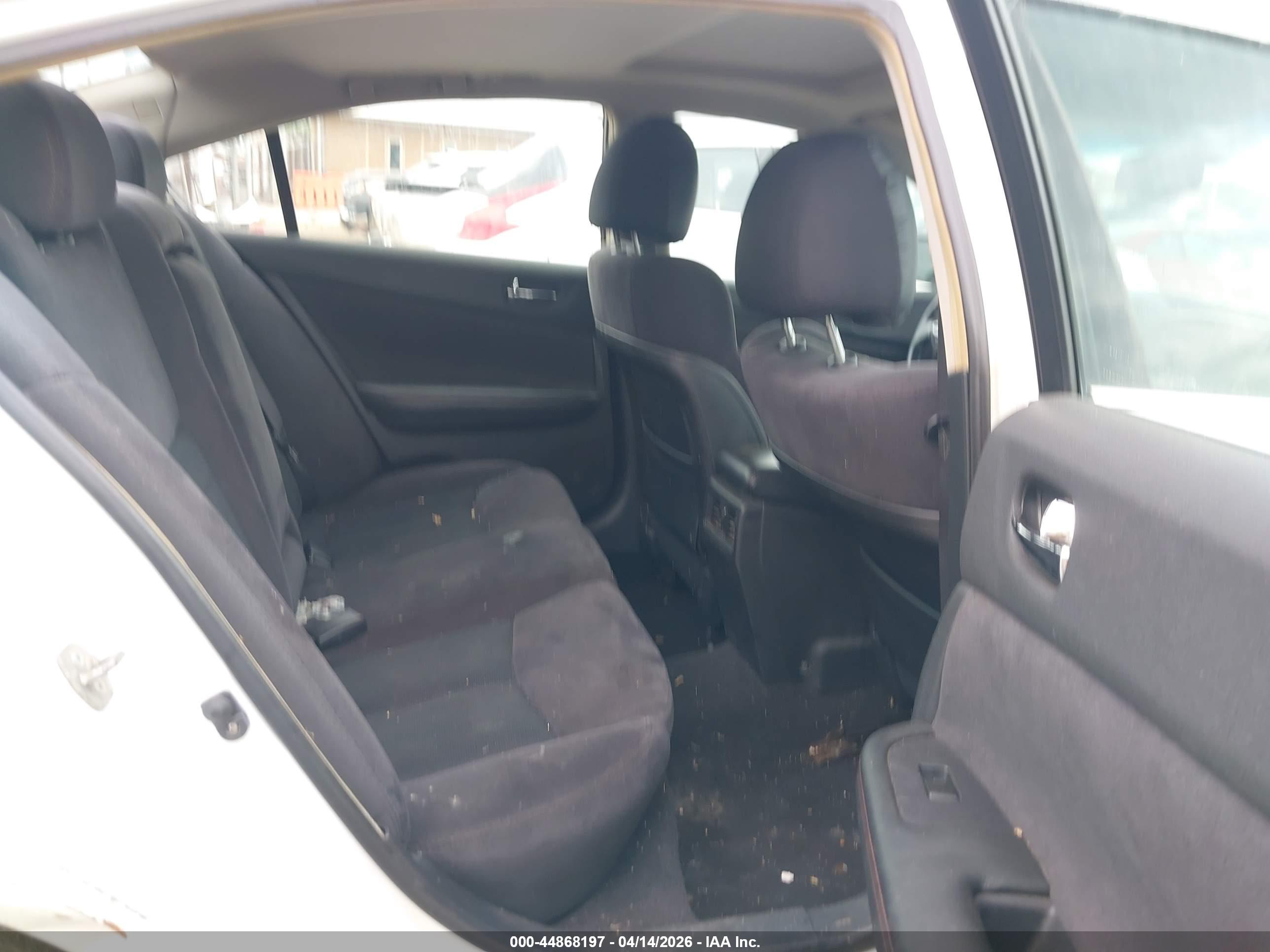 NISSAN MAXIMA image 8