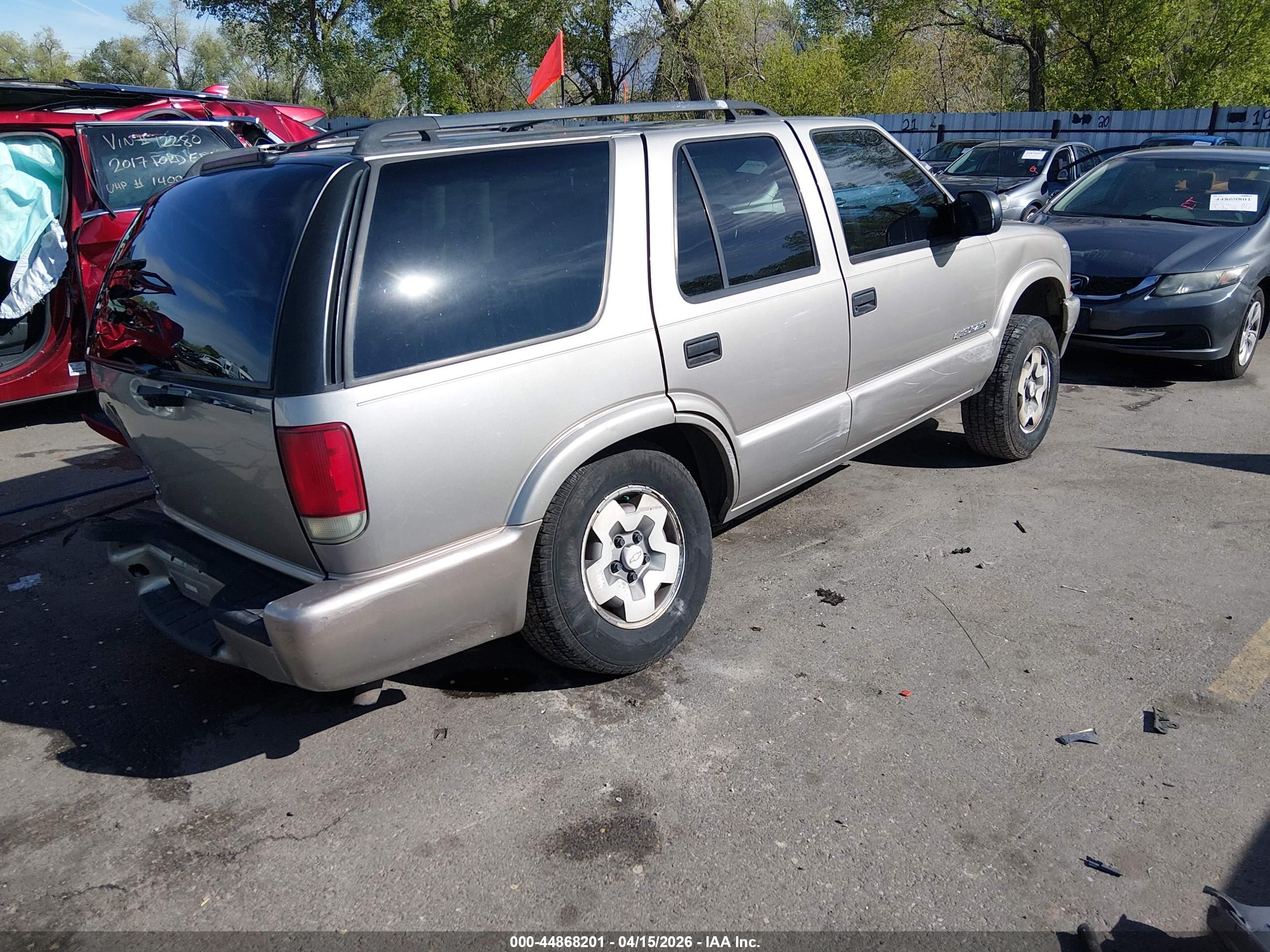 CHEVROLET BLAZER image 4