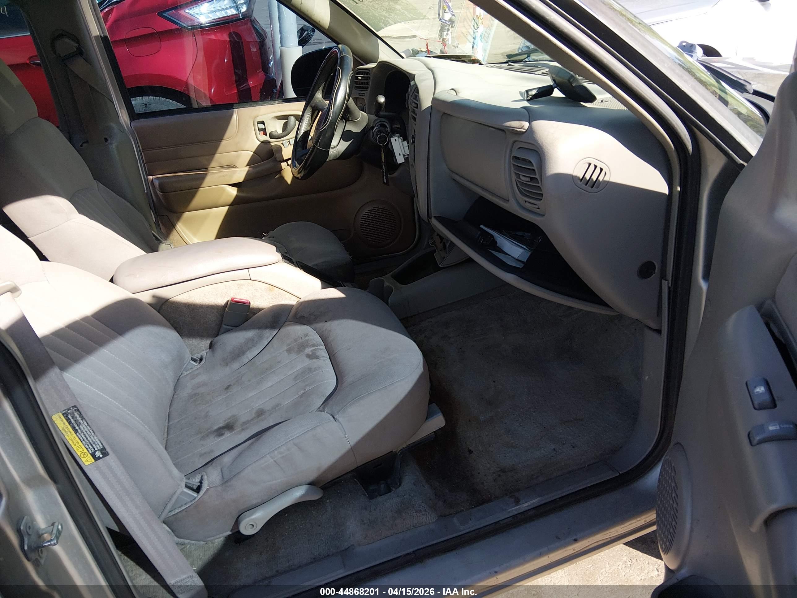 CHEVROLET BLAZER image 5