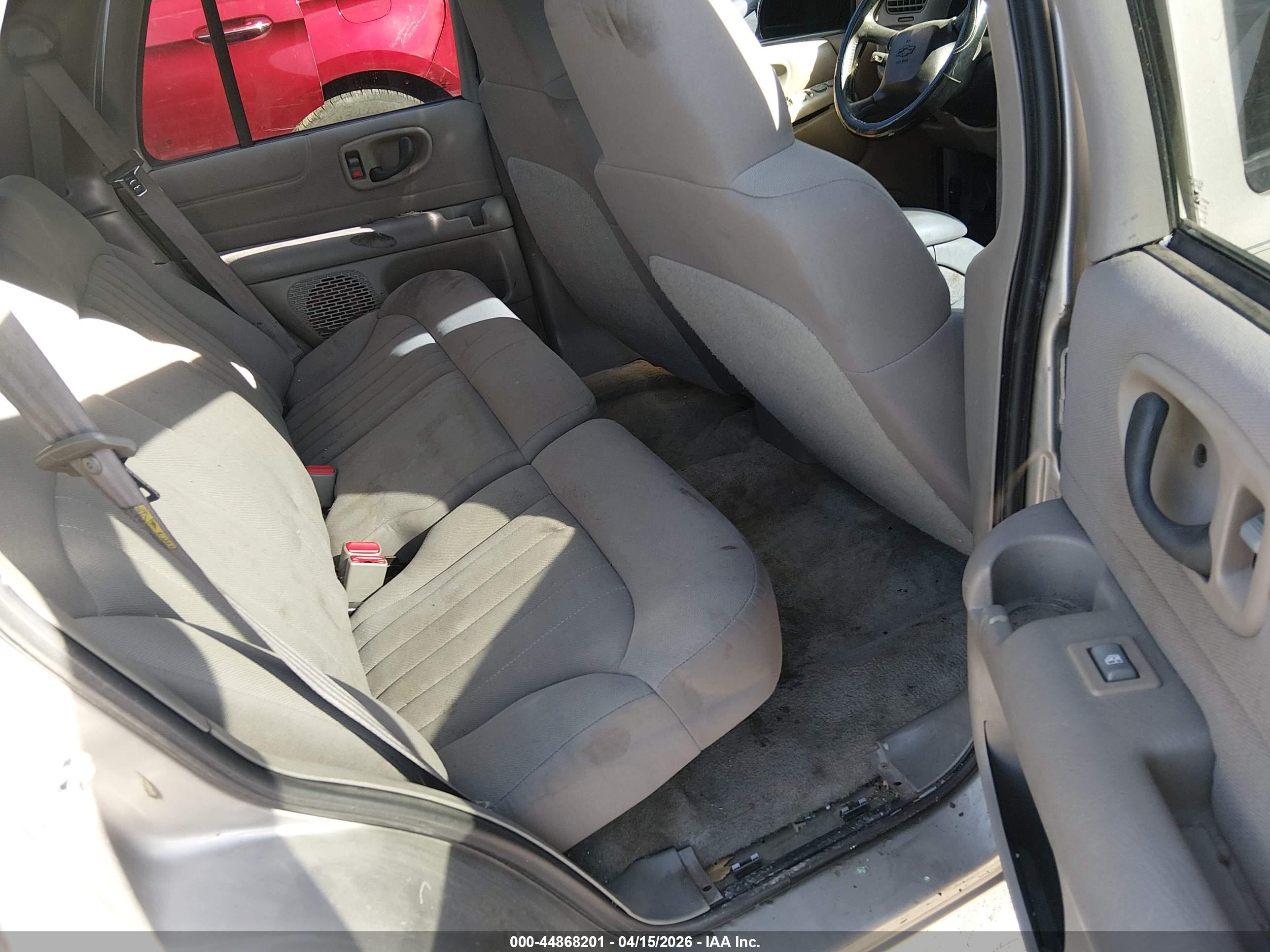 CHEVROLET BLAZER image 8