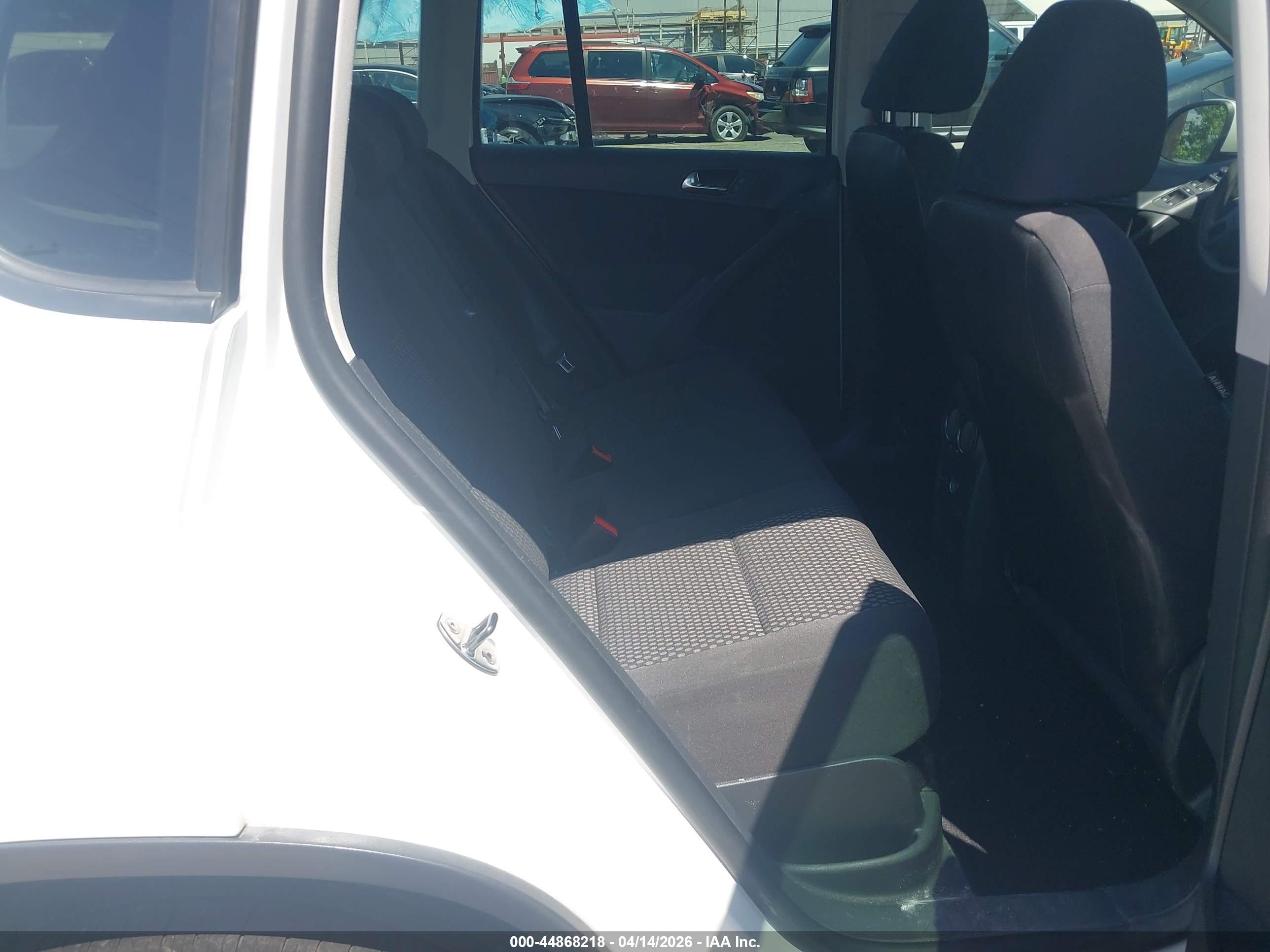 VOLKSWAGEN TIGUAN image 8