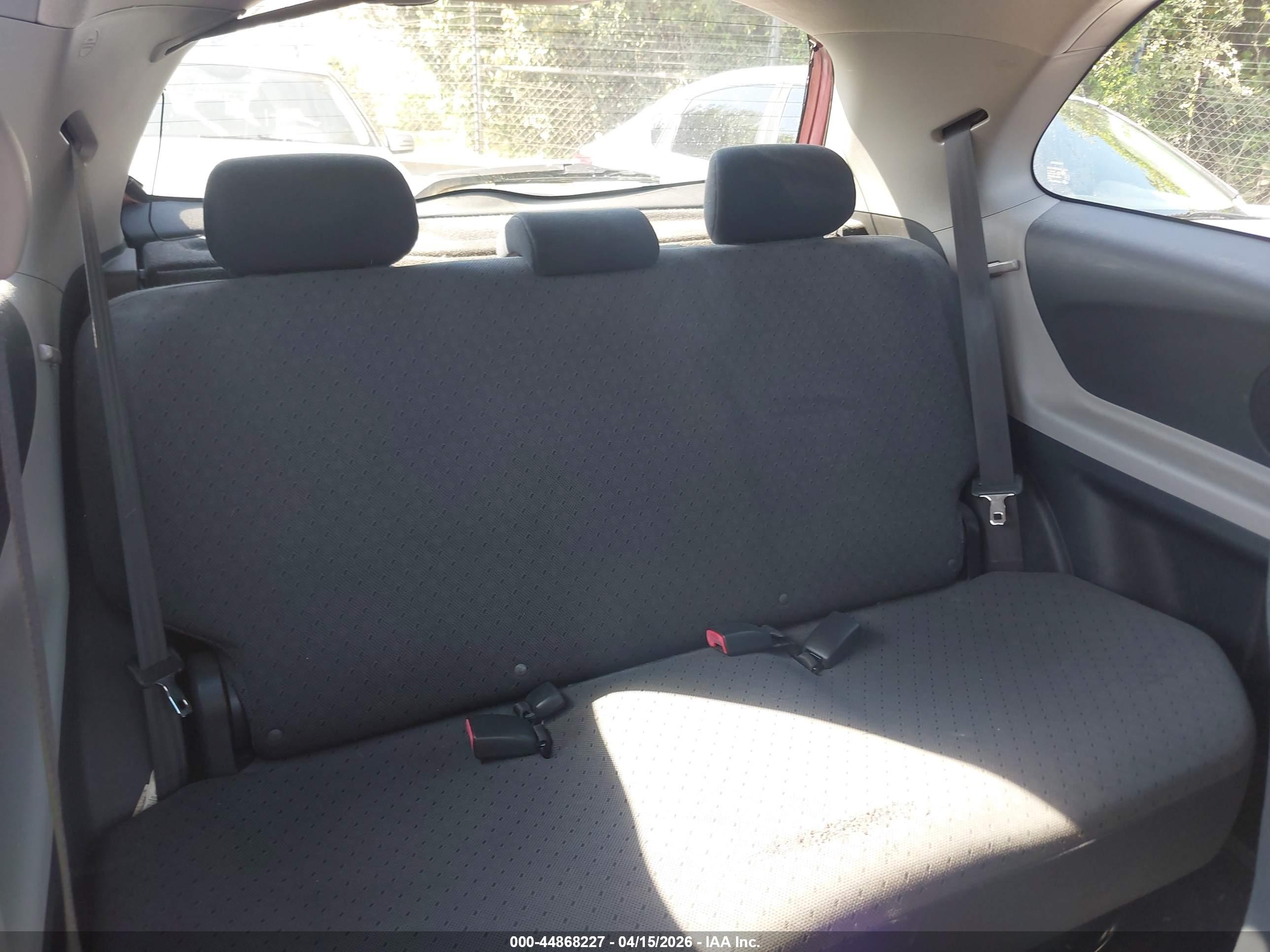 TOYOTA YARIS image 8