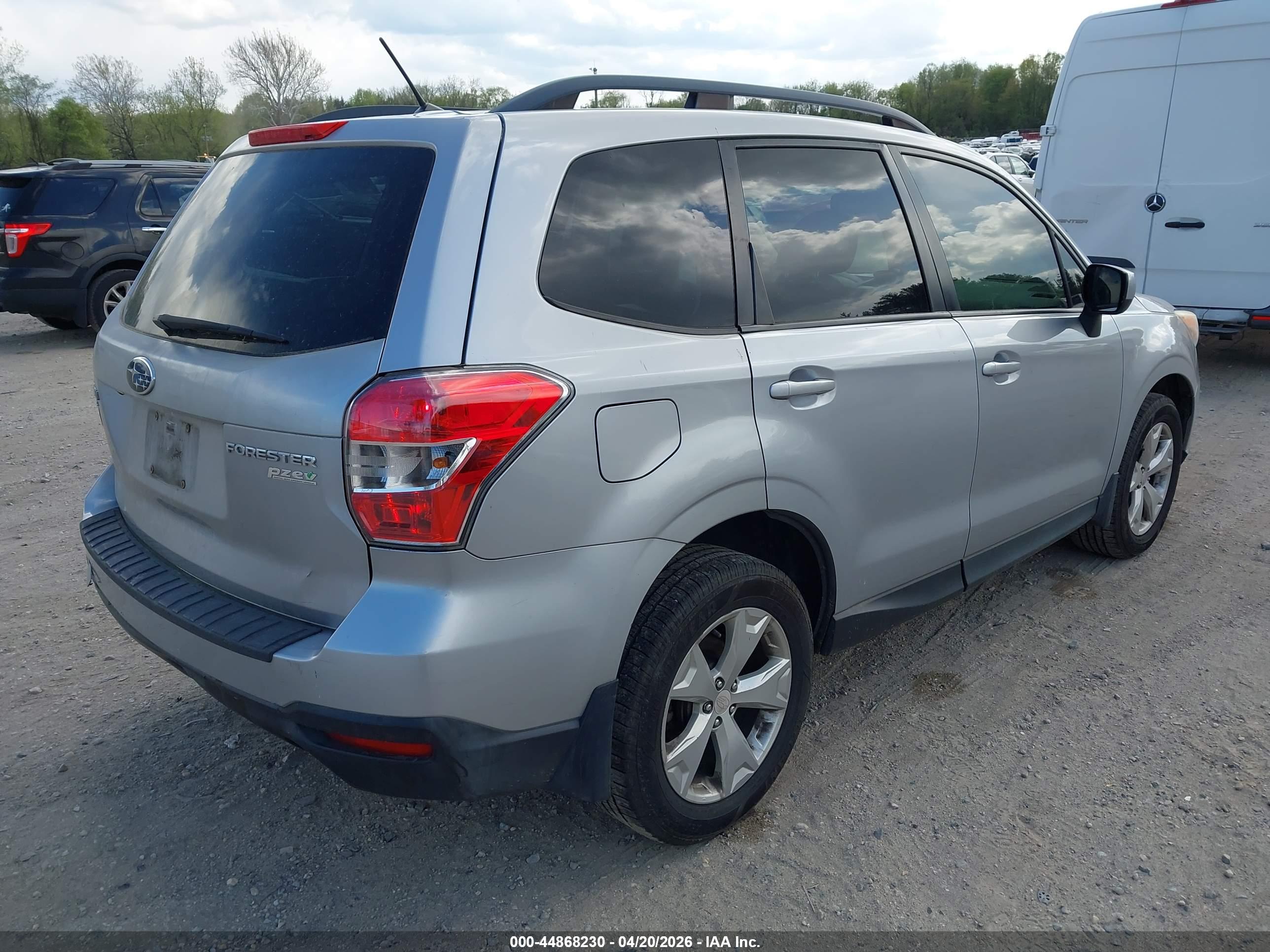 SUBARU FORESTER image 4