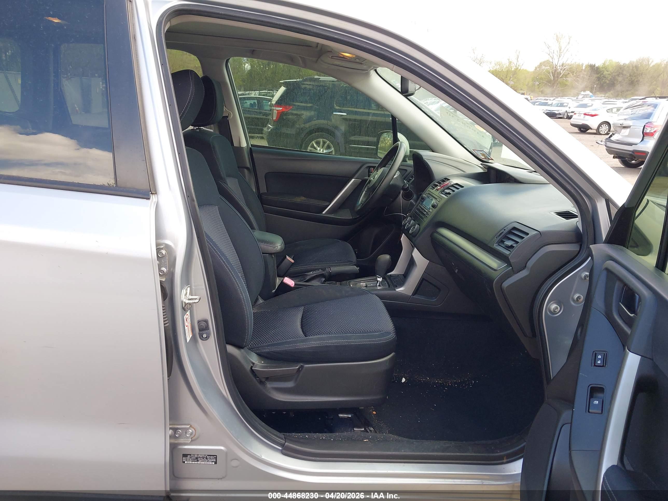 SUBARU FORESTER image 5