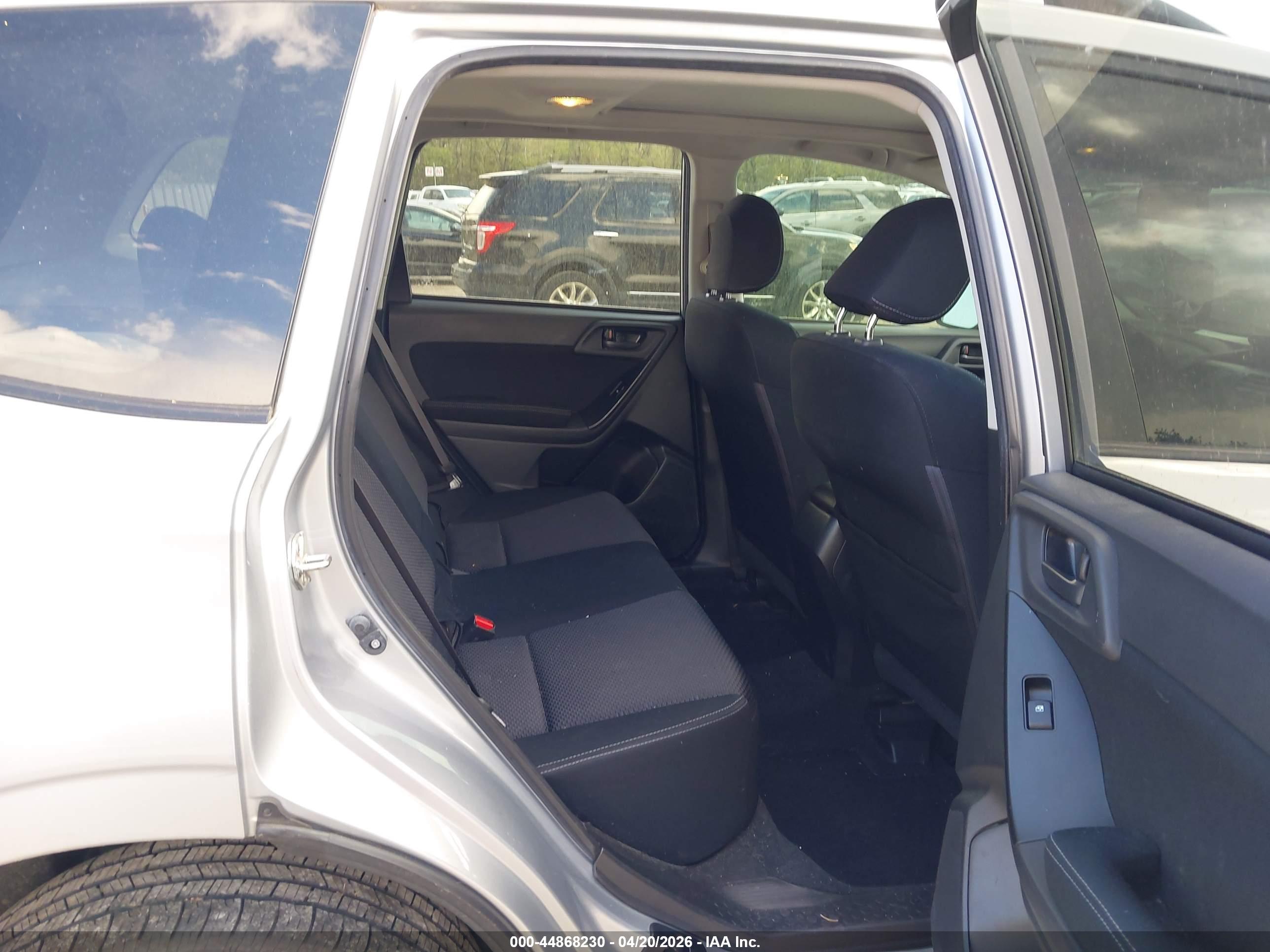 SUBARU FORESTER image 8