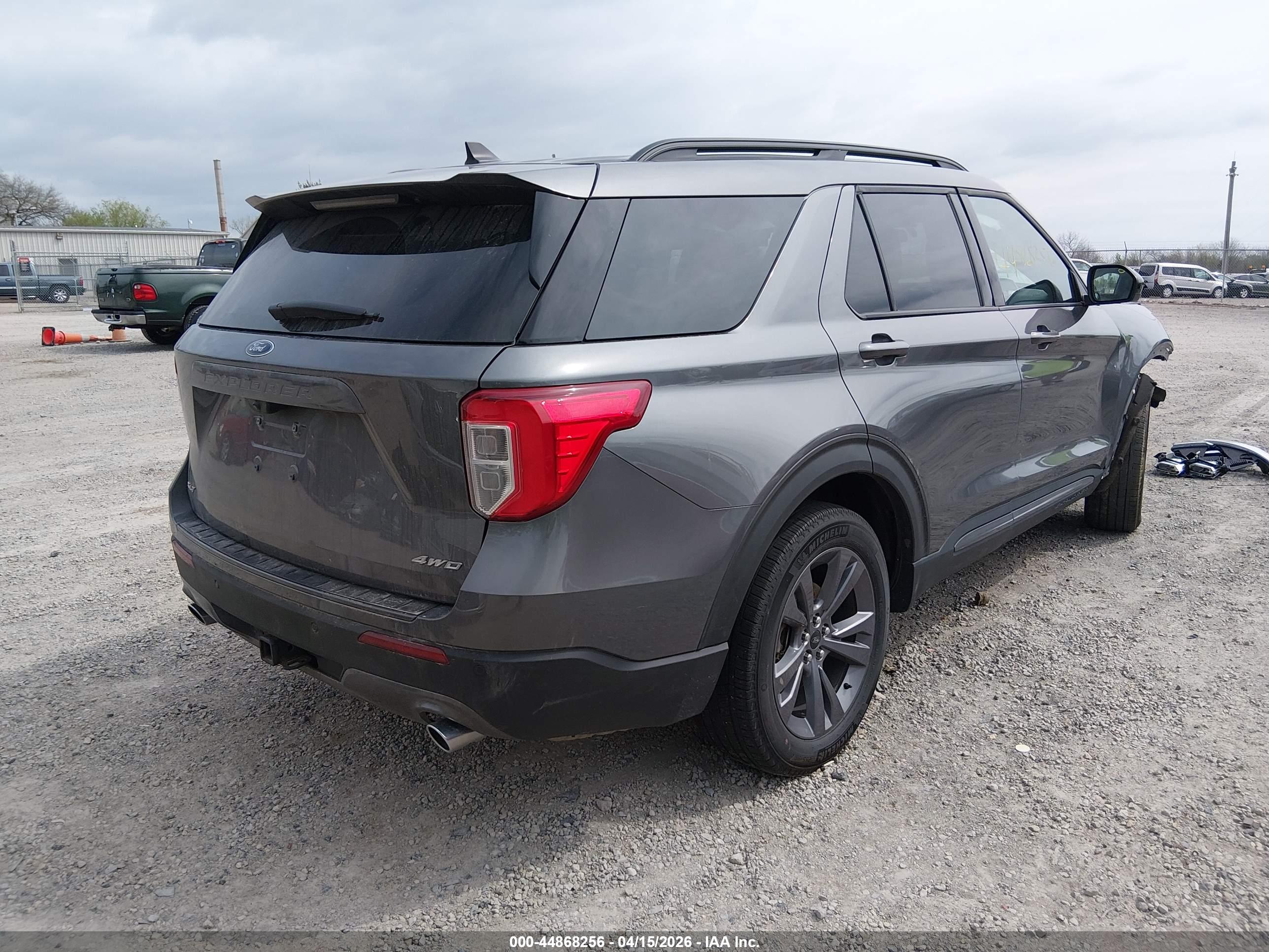 FORD EXPLORER image 4