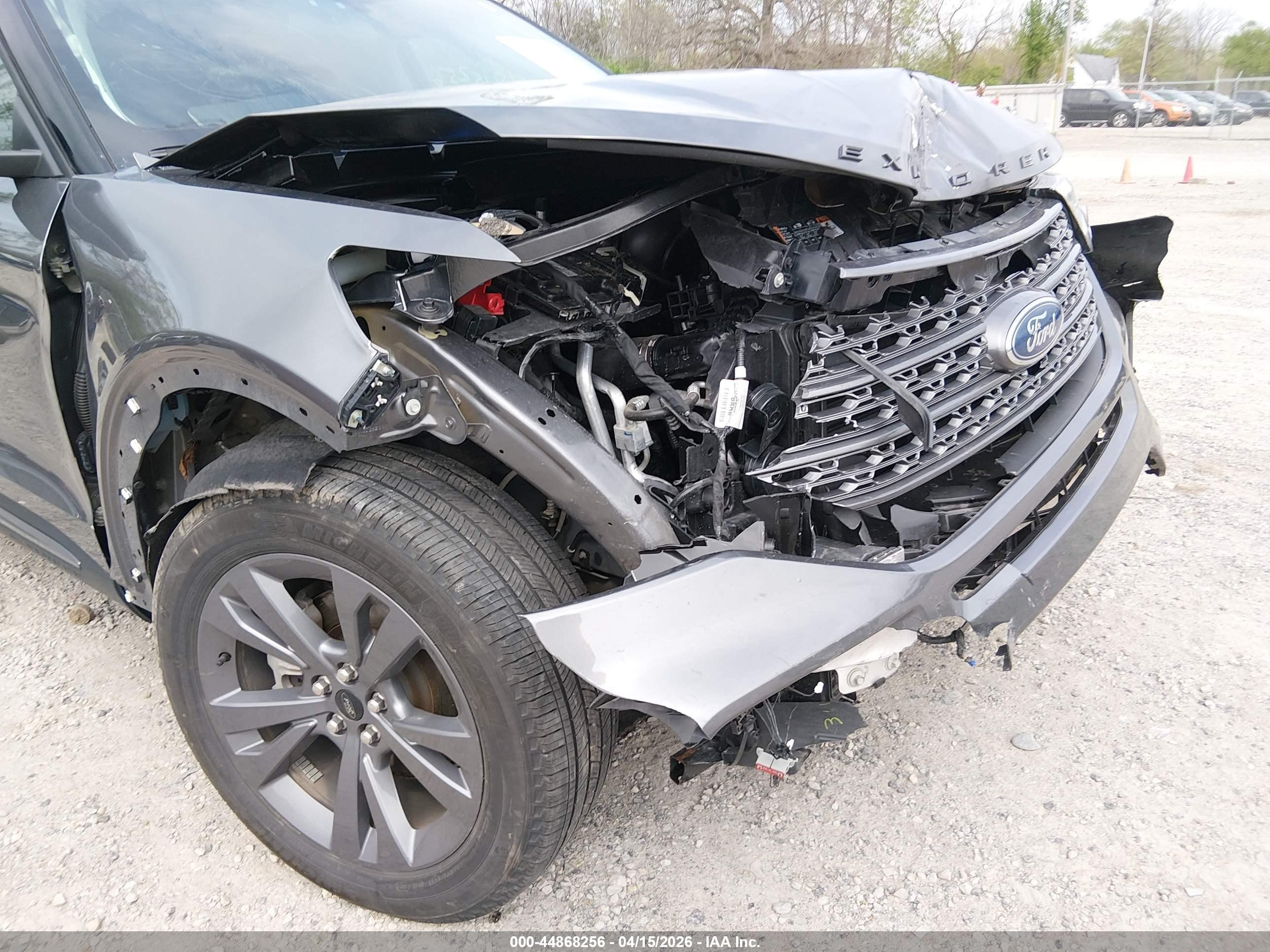FORD EXPLORER image 6