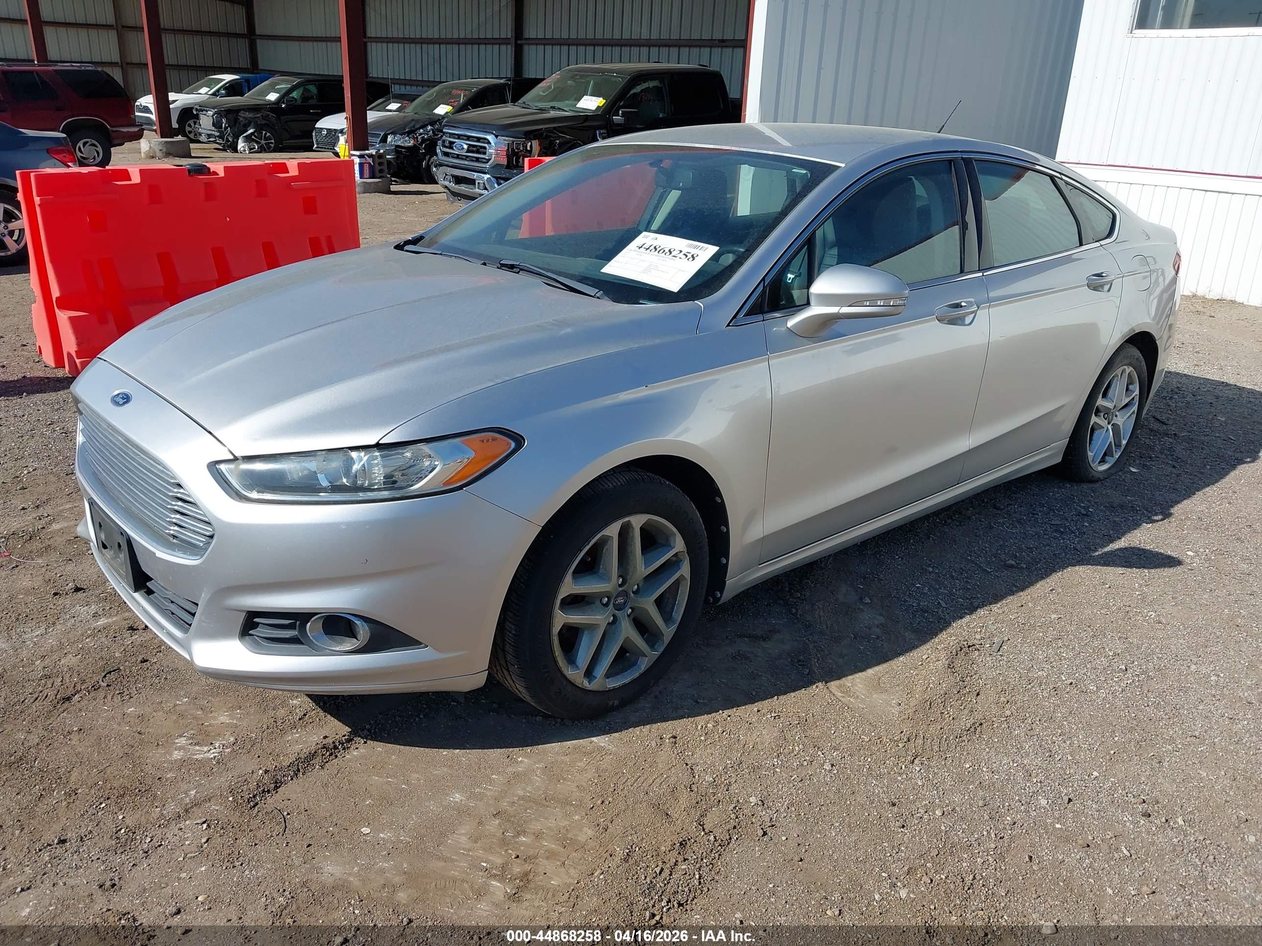 FORD FUSION image 2