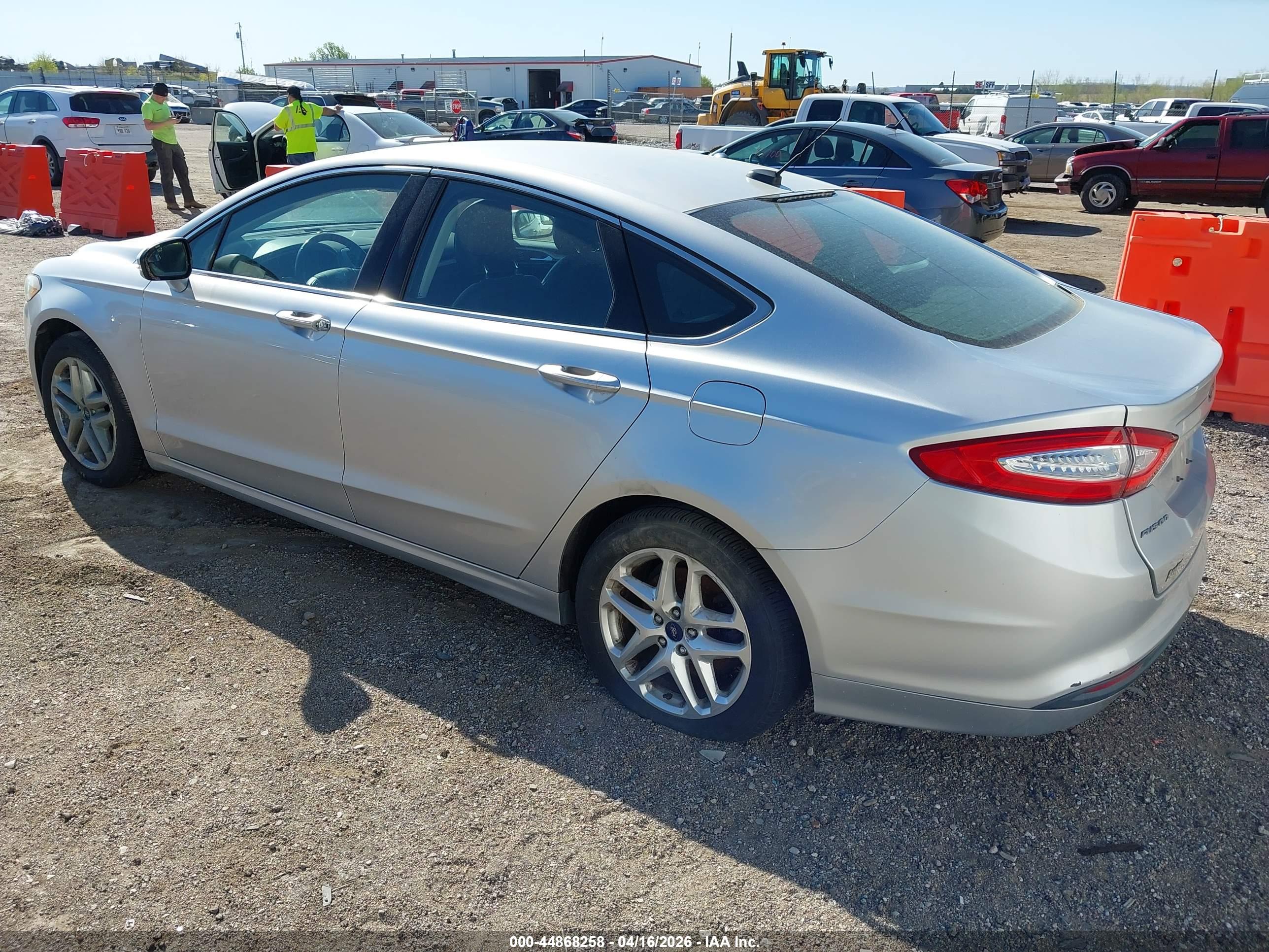 FORD FUSION image 3