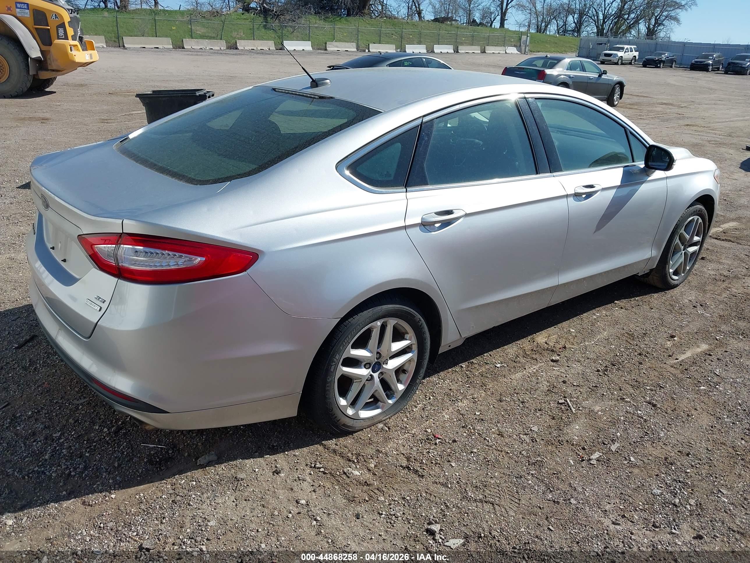FORD FUSION image 4