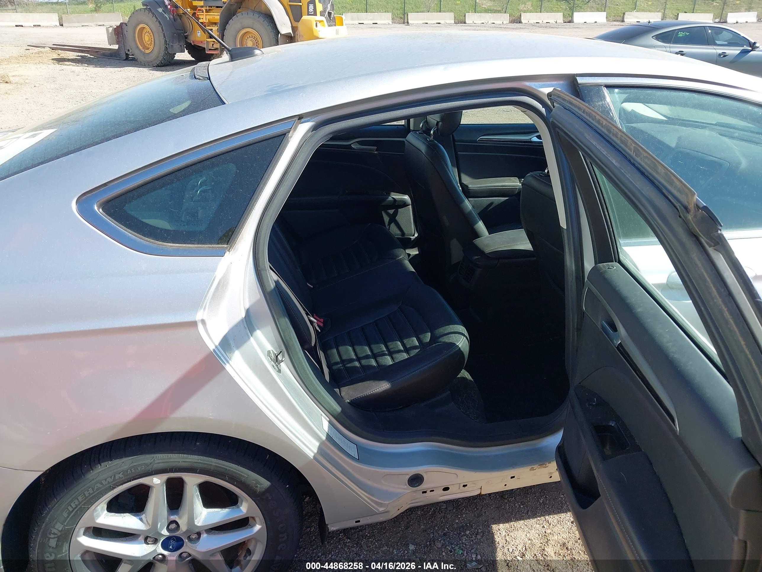 FORD FUSION image 8
