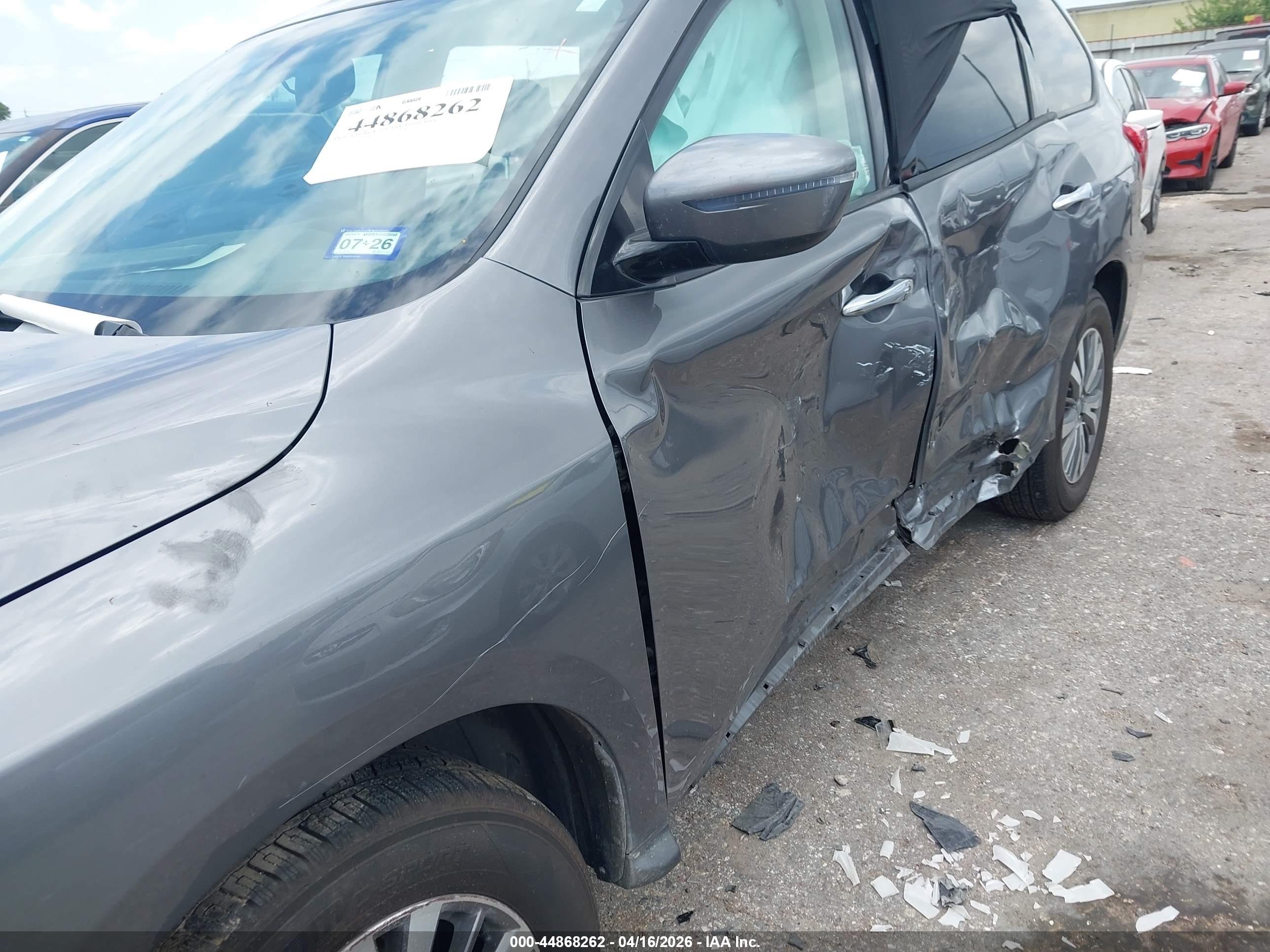 NISSAN PATHFINDER image 6