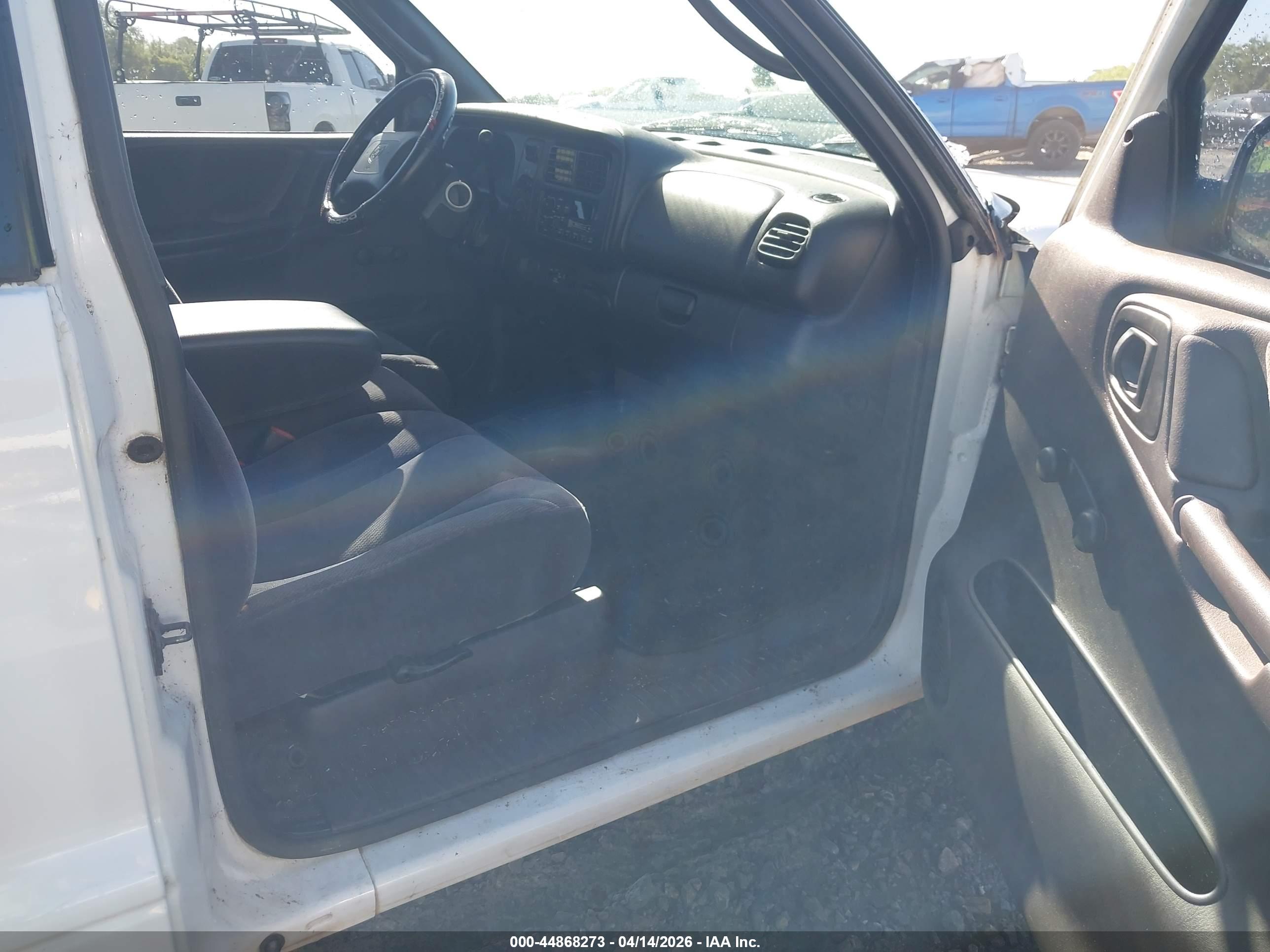 DODGE DAKOTA image 5