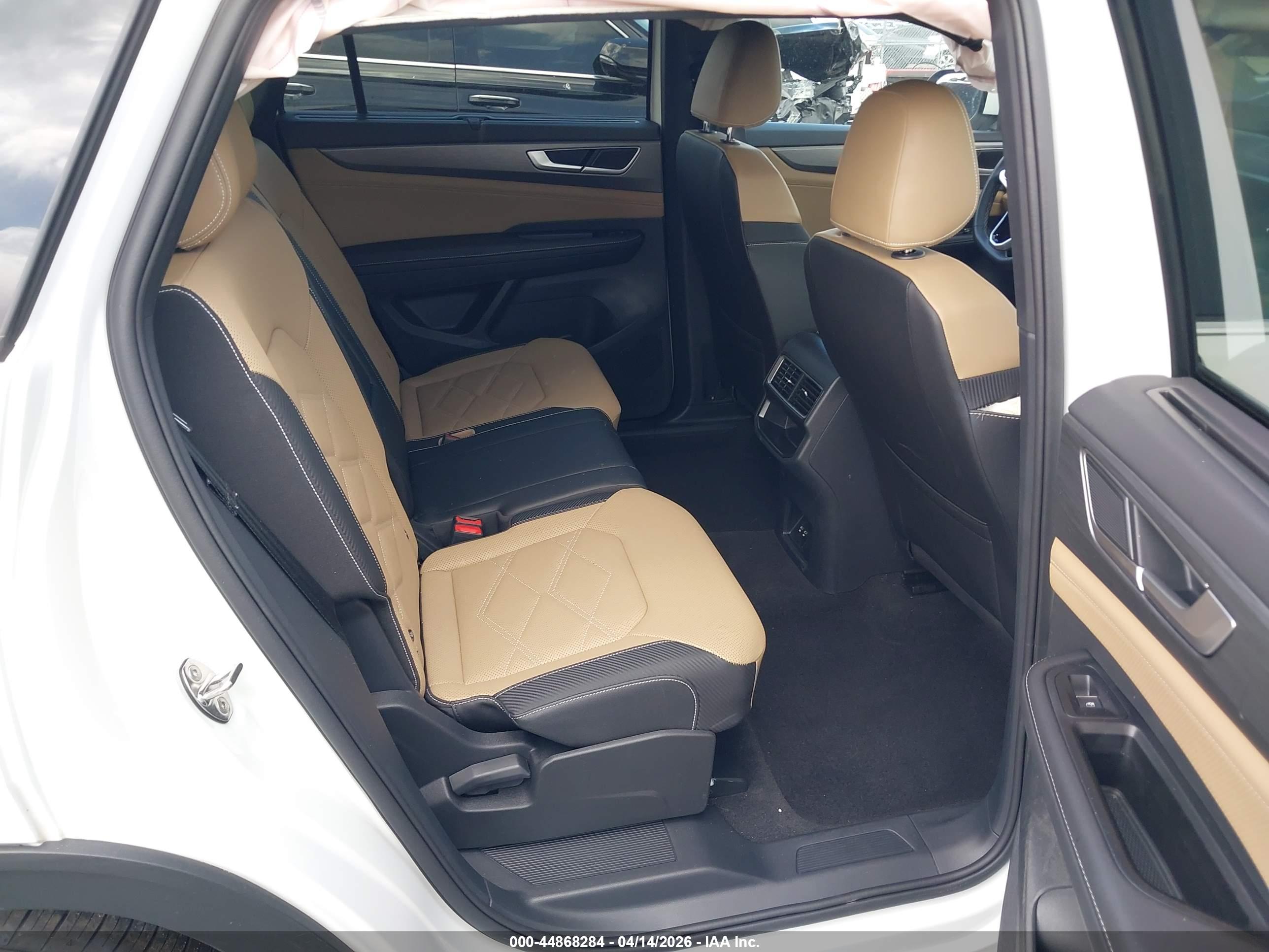 VOLKSWAGEN ATLAS image 8