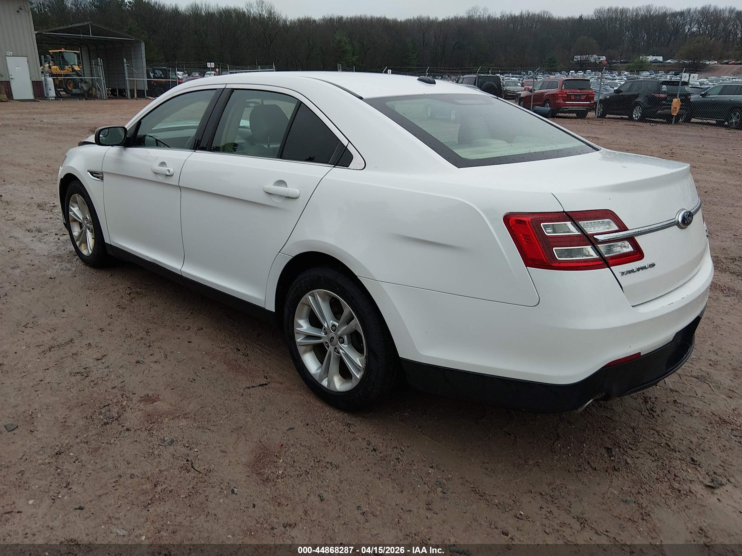 FORD TAURUS image 3