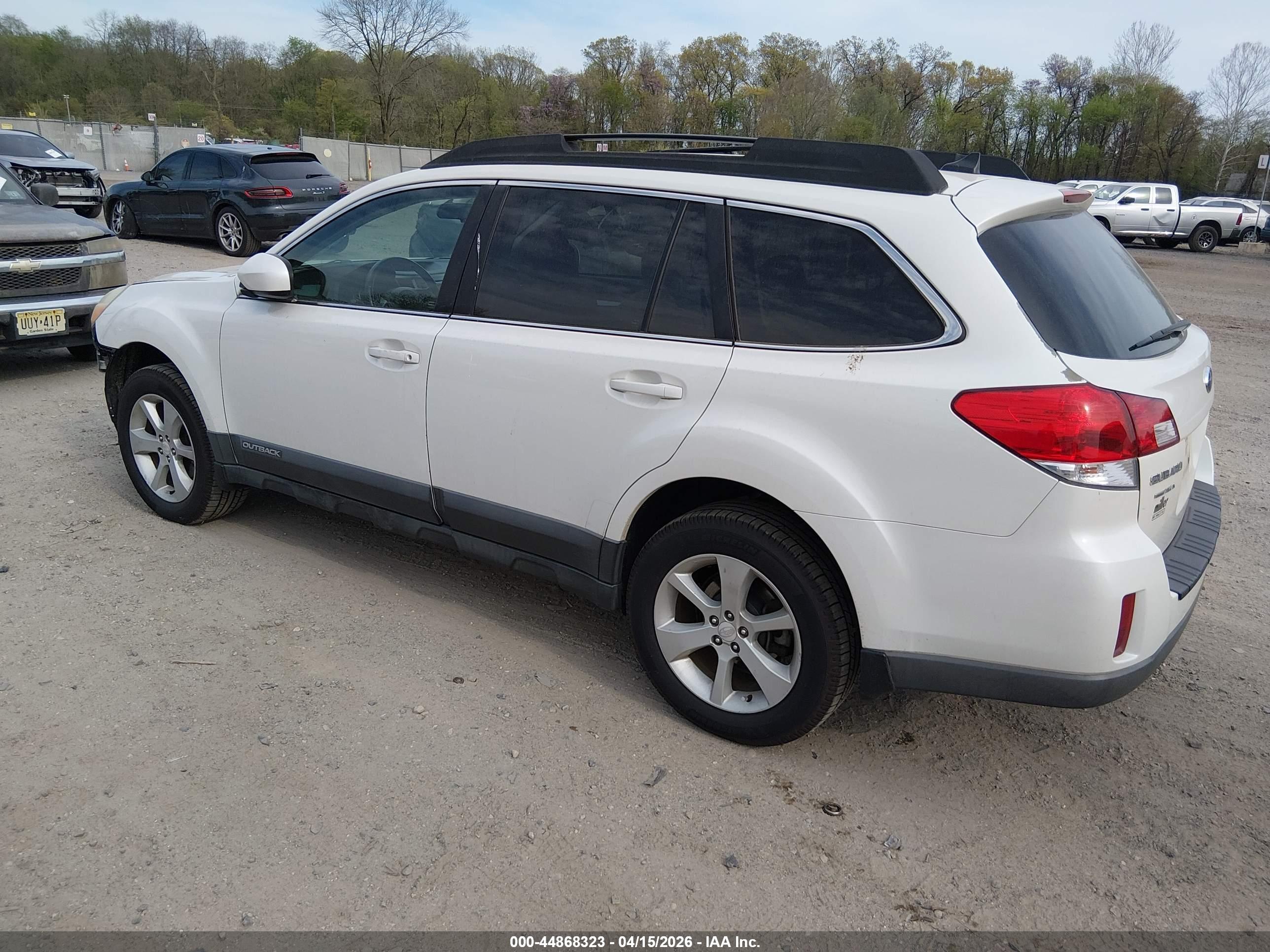 SUBARU OUTBACK image 3