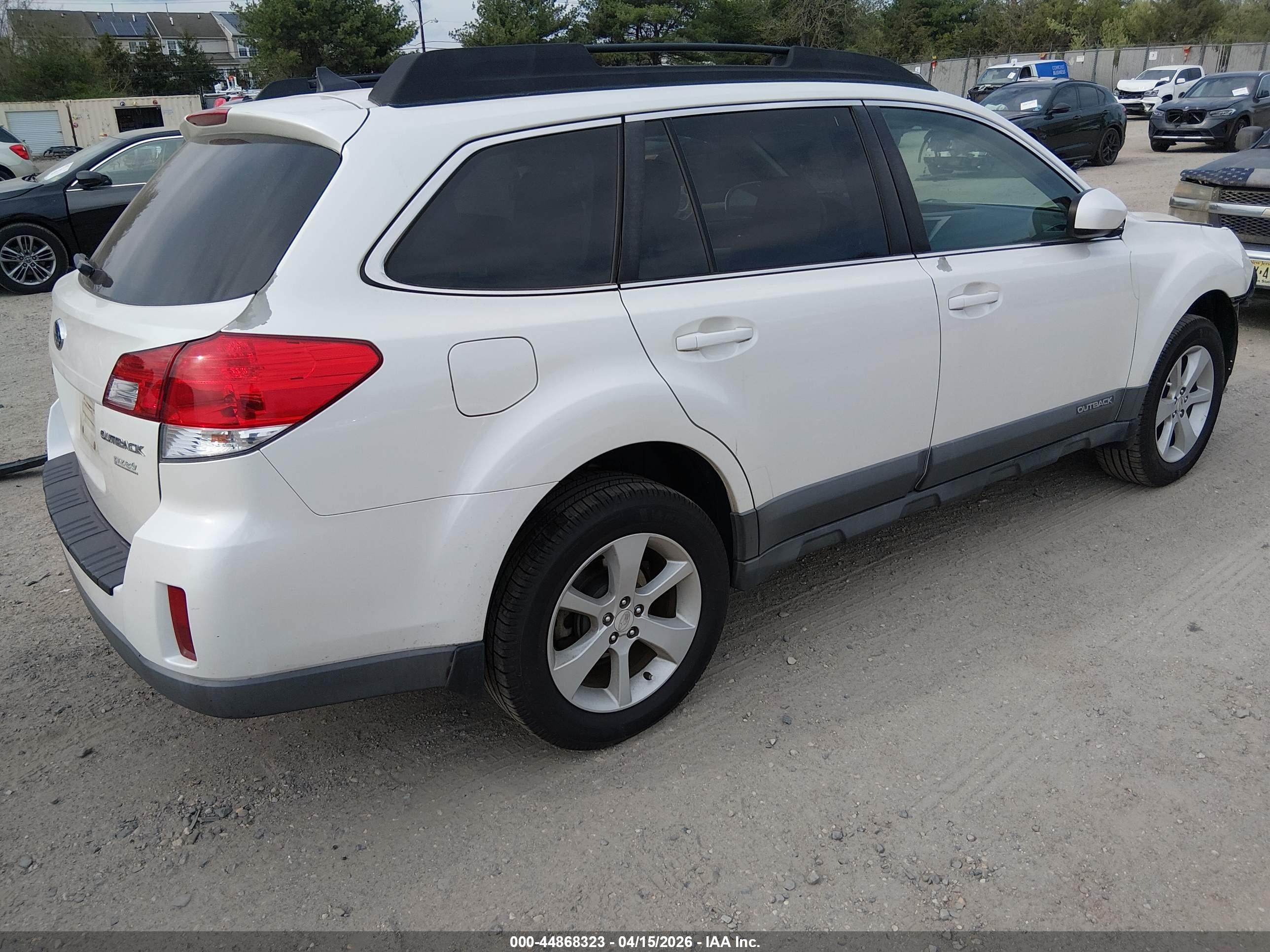 SUBARU OUTBACK image 4