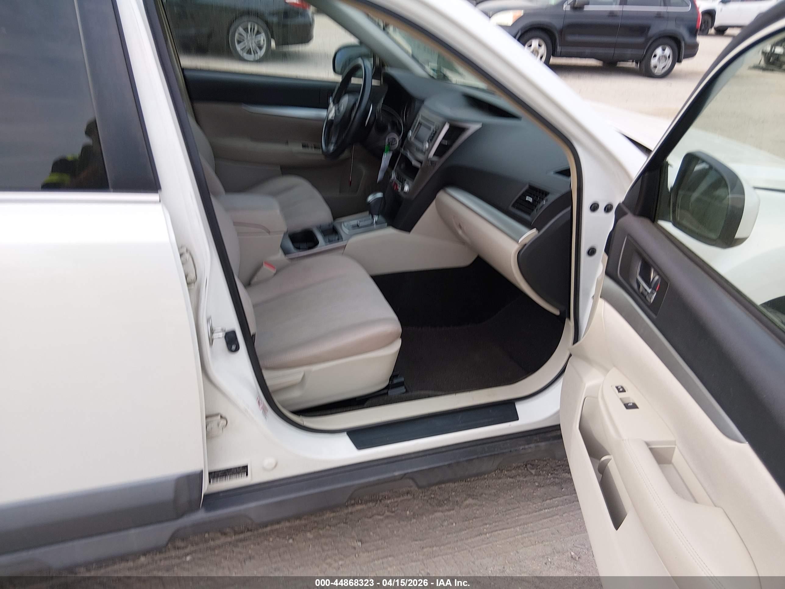 SUBARU OUTBACK image 5