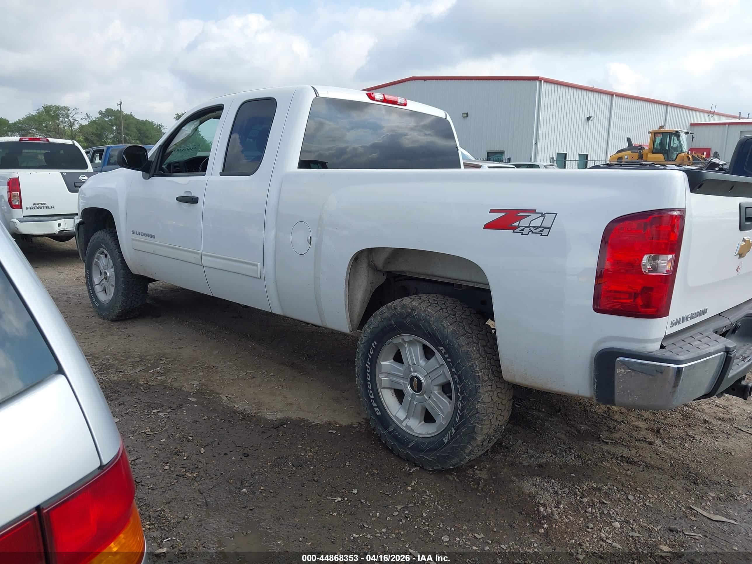 CHEVROLET SILVERADO image 3