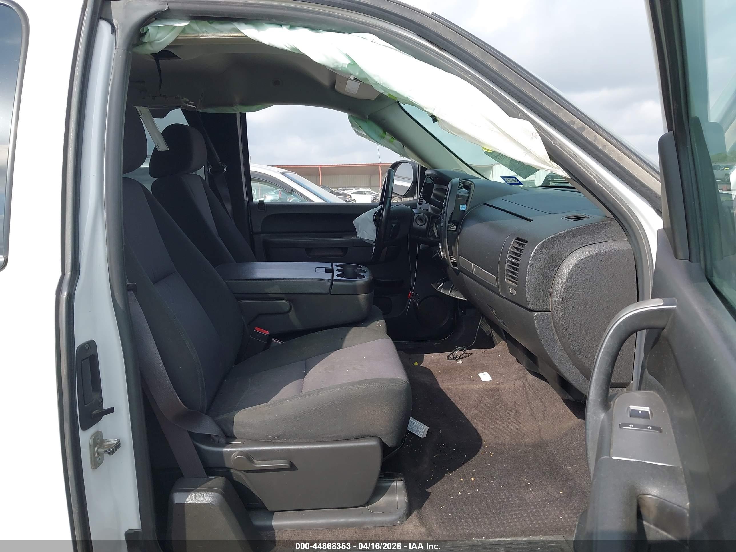 CHEVROLET SILVERADO image 5