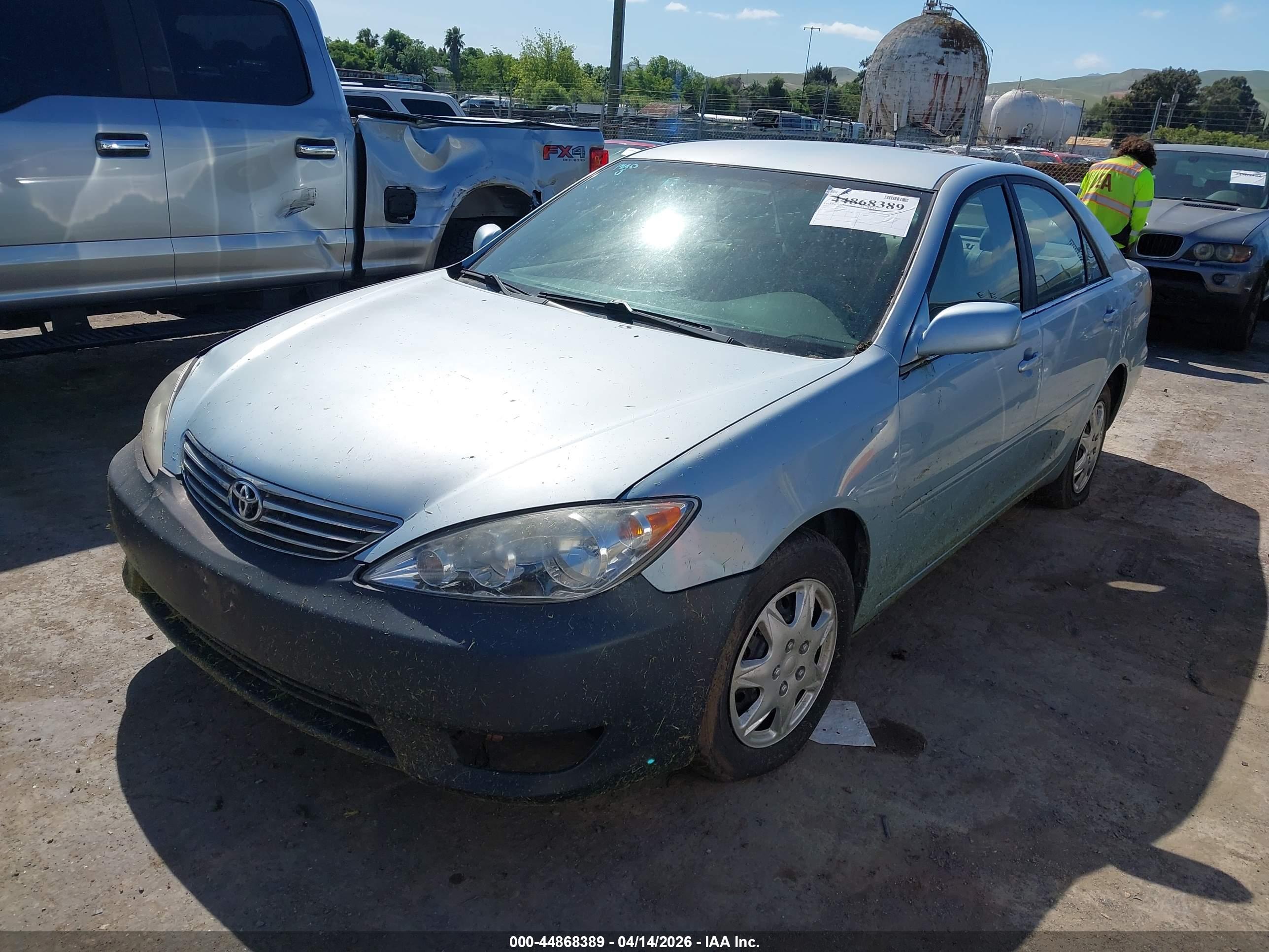 TOYOTA CAMRY image 2