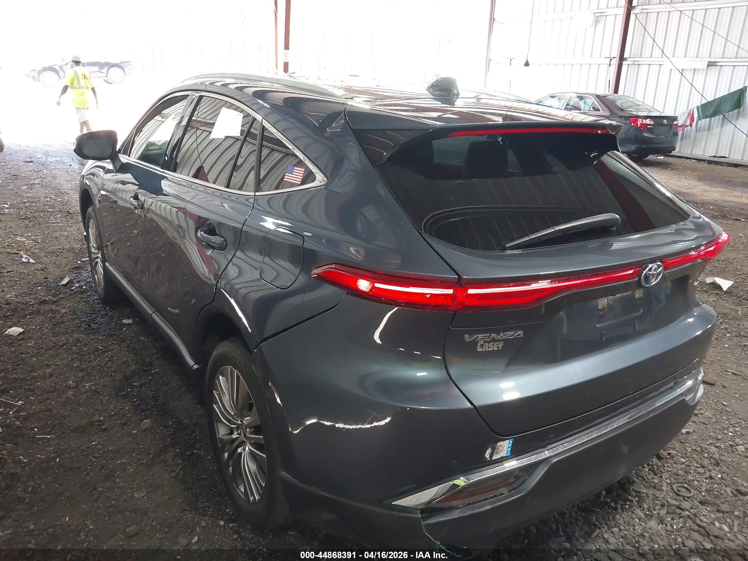TOYOTA VENZA image 3