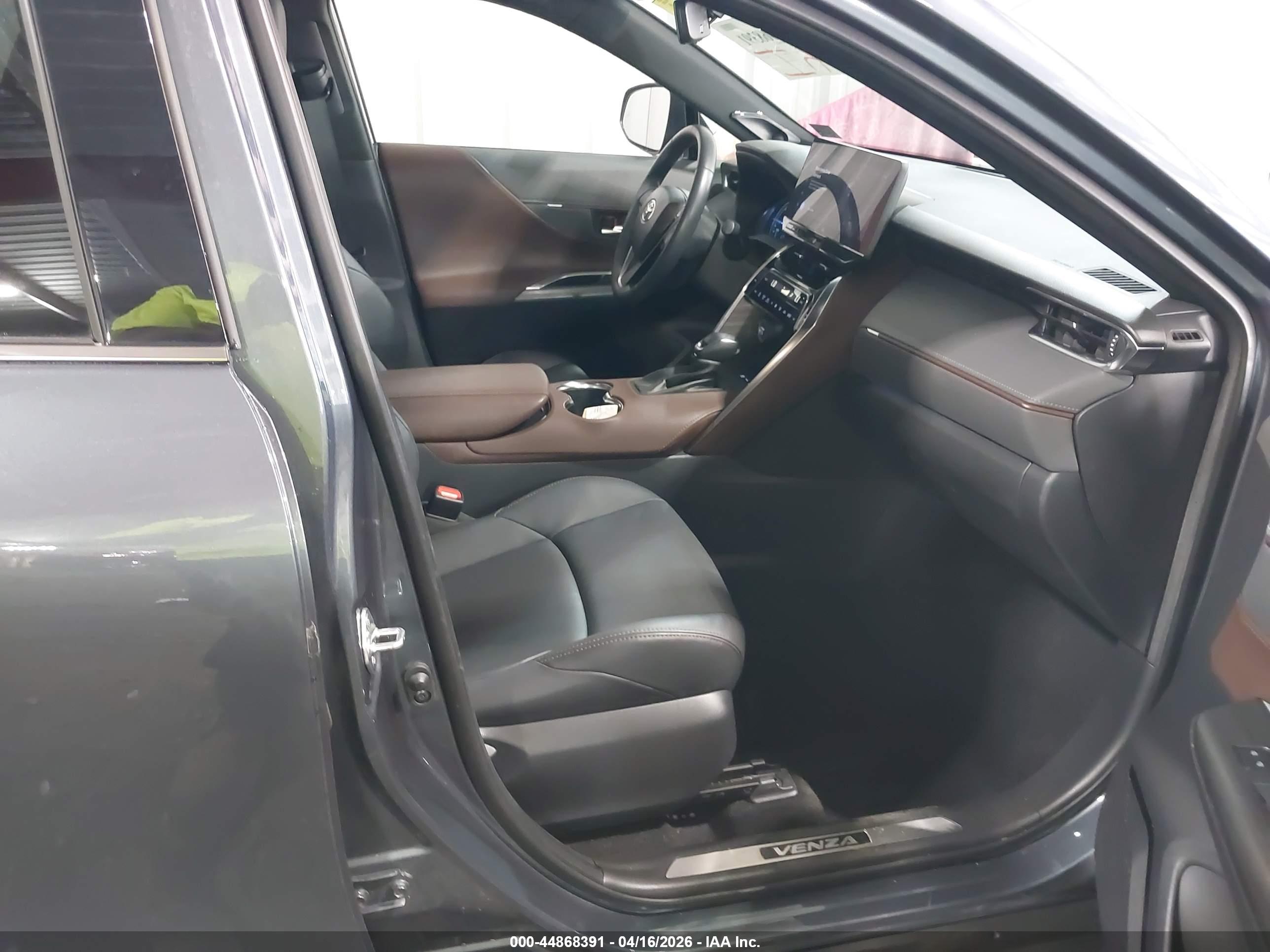 TOYOTA VENZA image 5