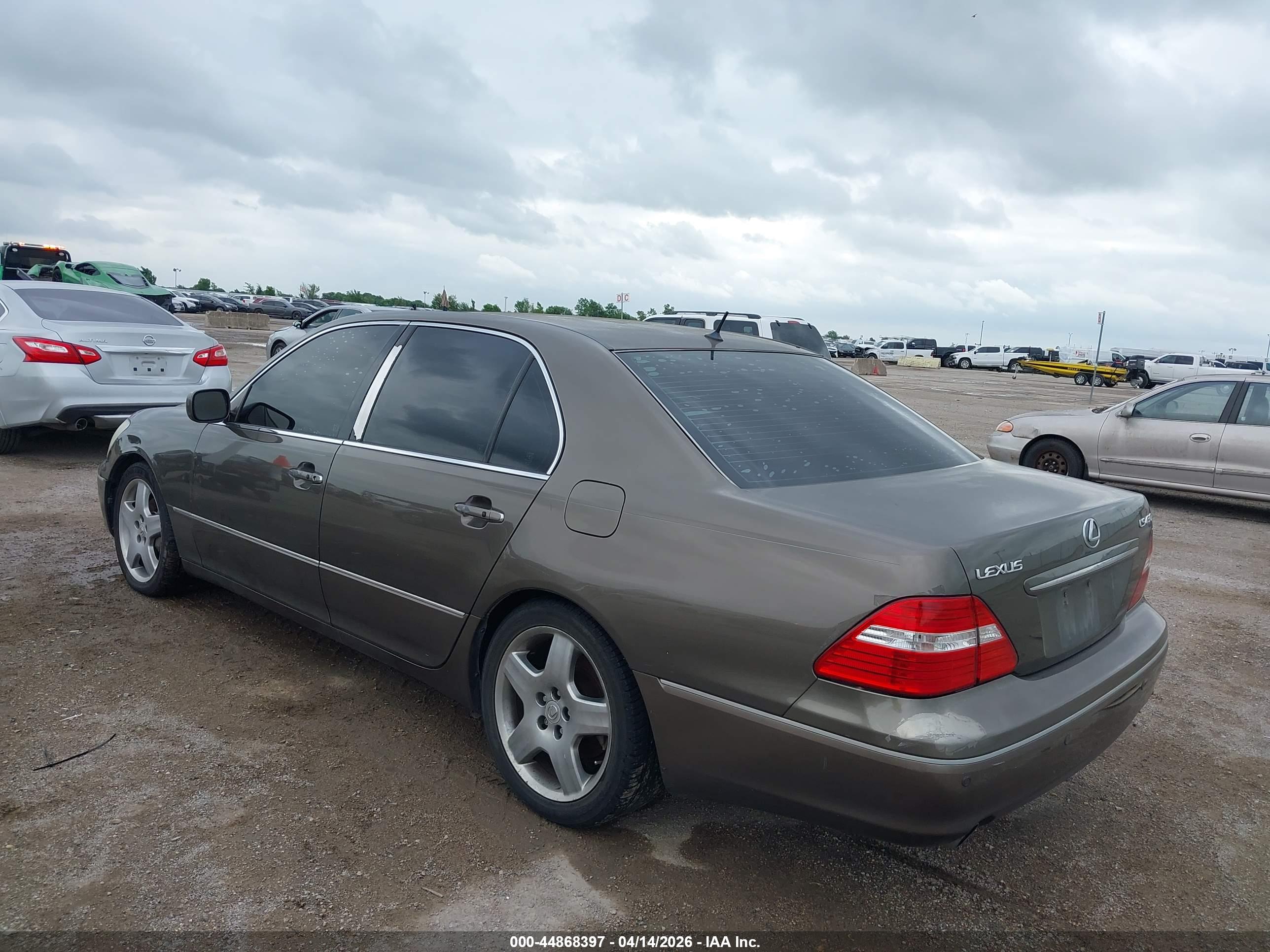 LEXUS LS image 3