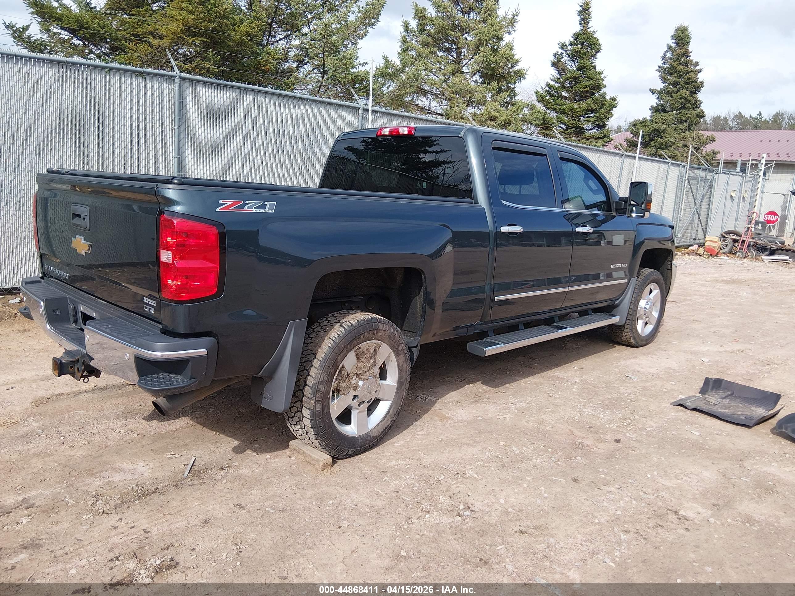CHEVROLET SILVERADO image 4