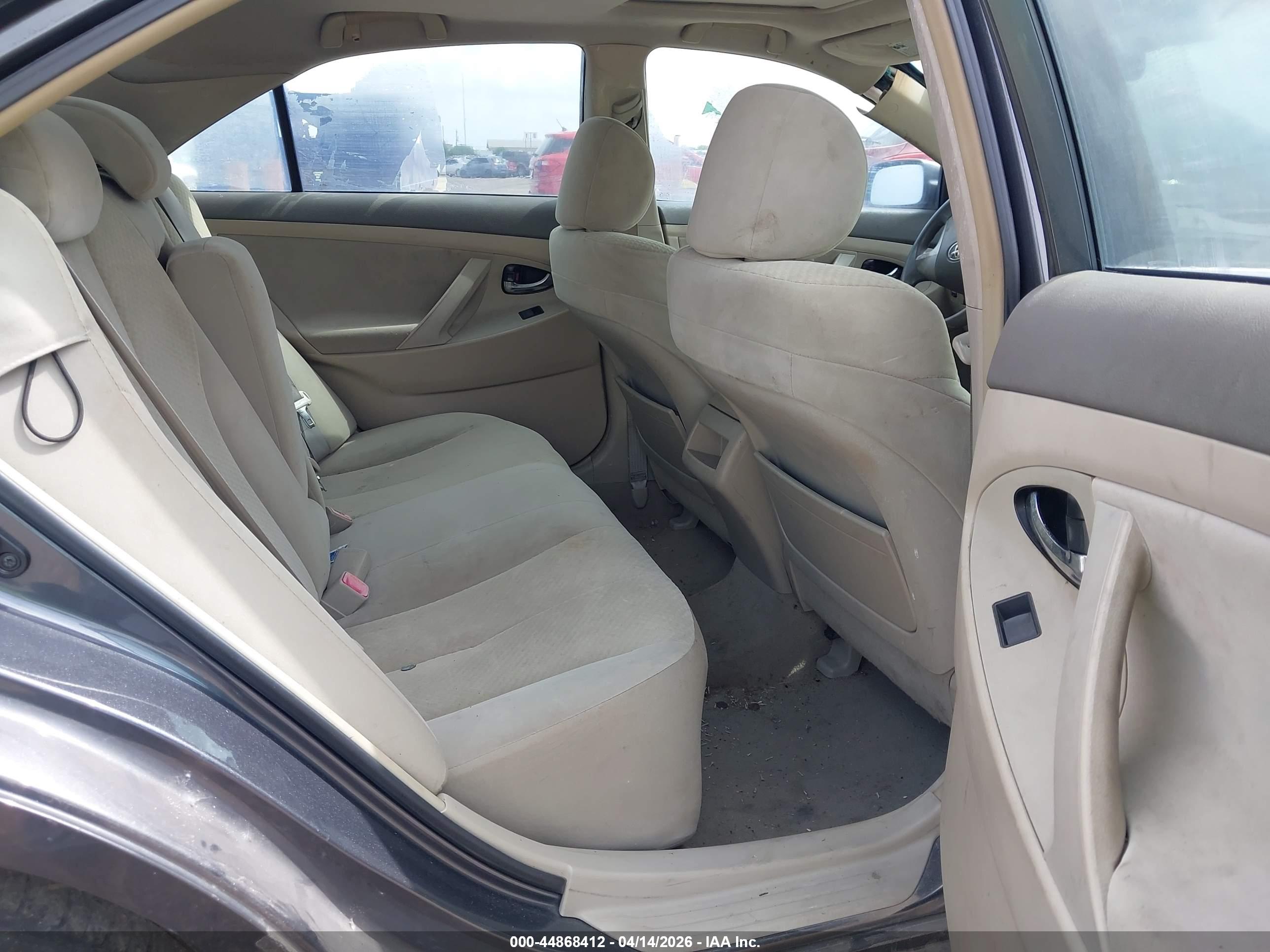 TOYOTA CAMRY image 8