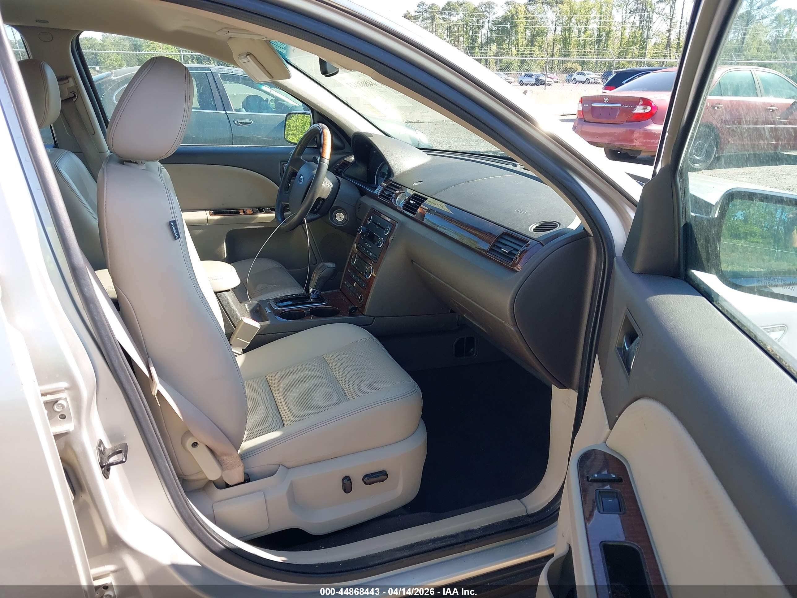 FORD TAURUS image 5