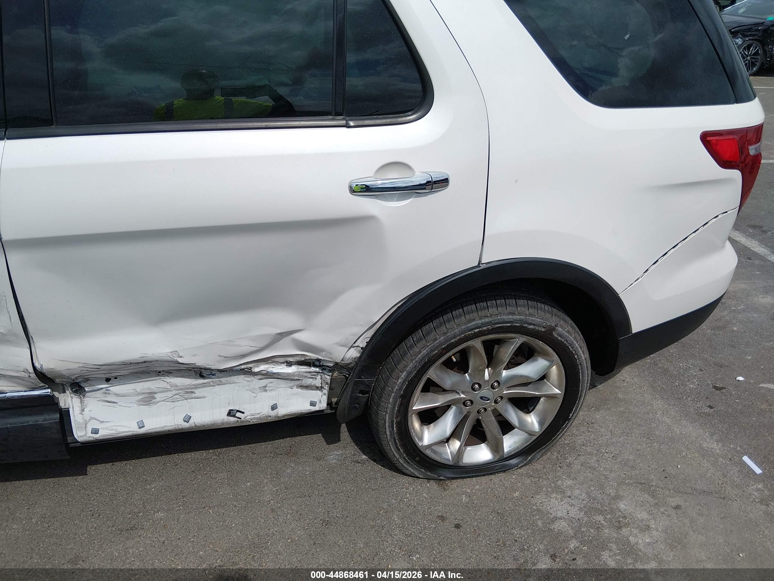 FORD EXPLORER image 6