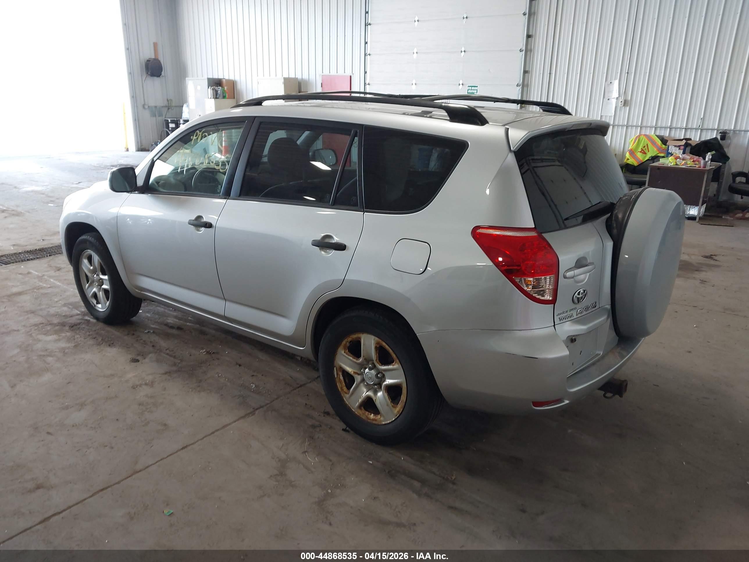 TOYOTA RAV4 image 3