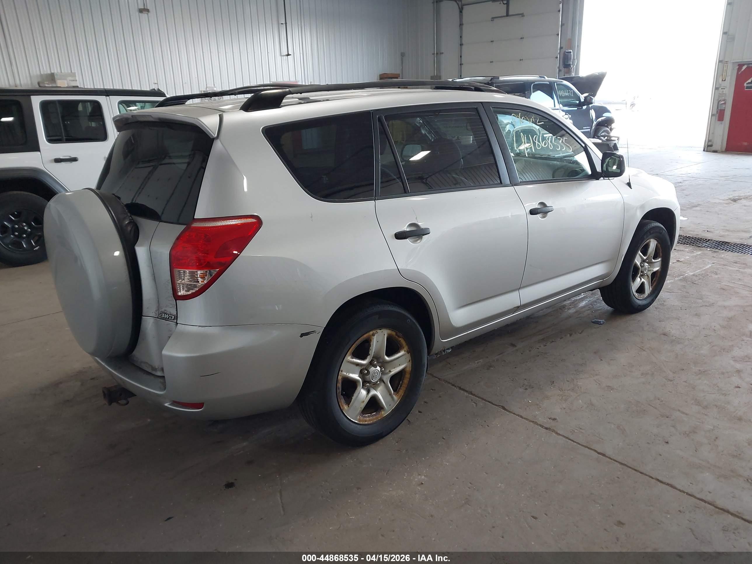 TOYOTA RAV4 image 4