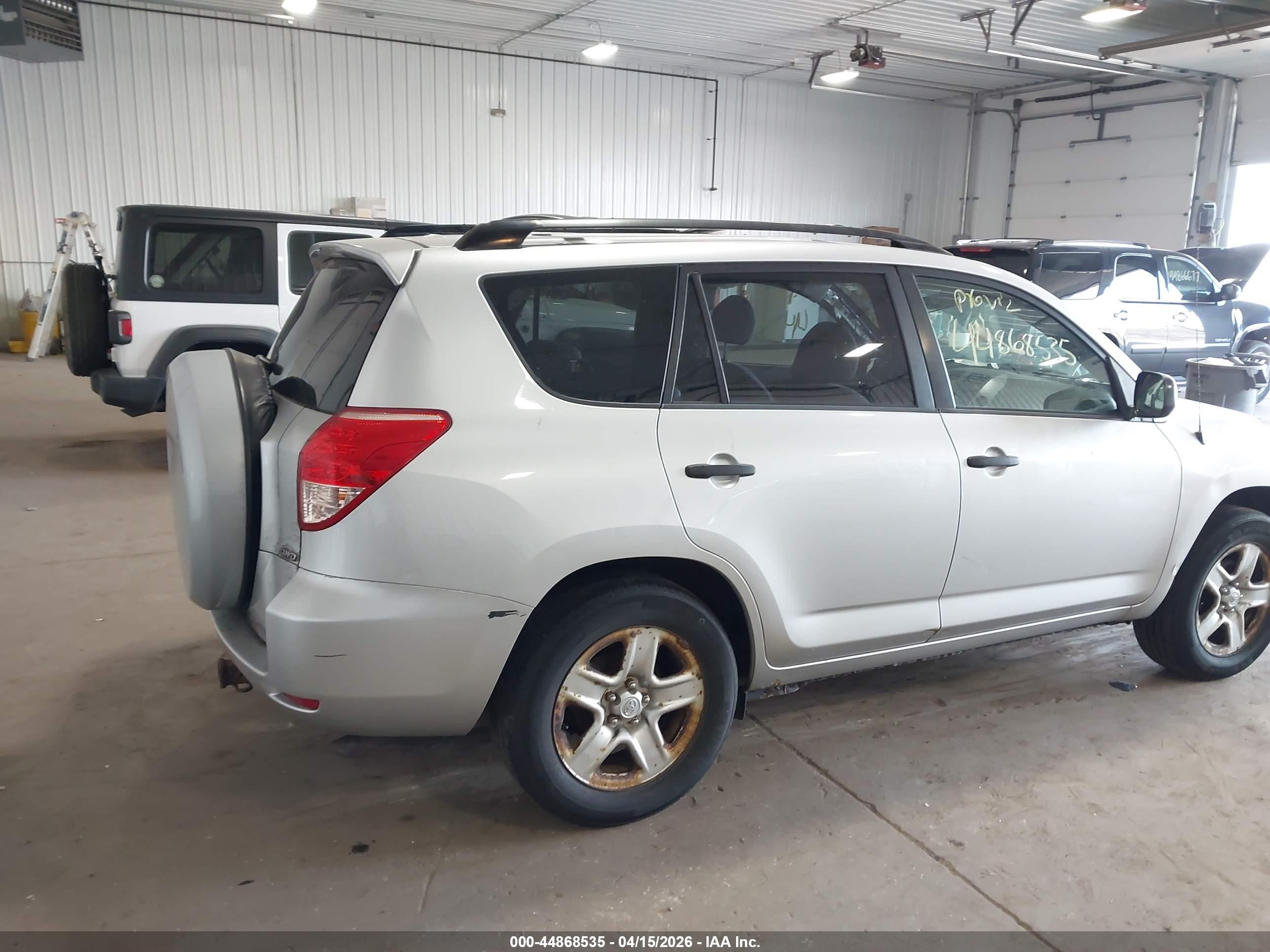 TOYOTA RAV4 image 6