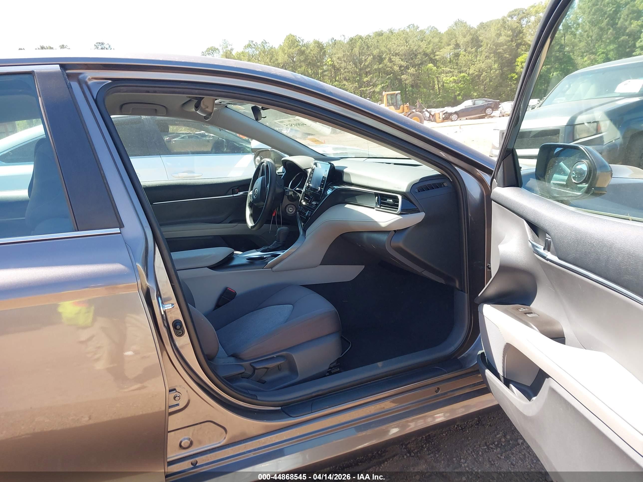 TOYOTA CAMRY image 5