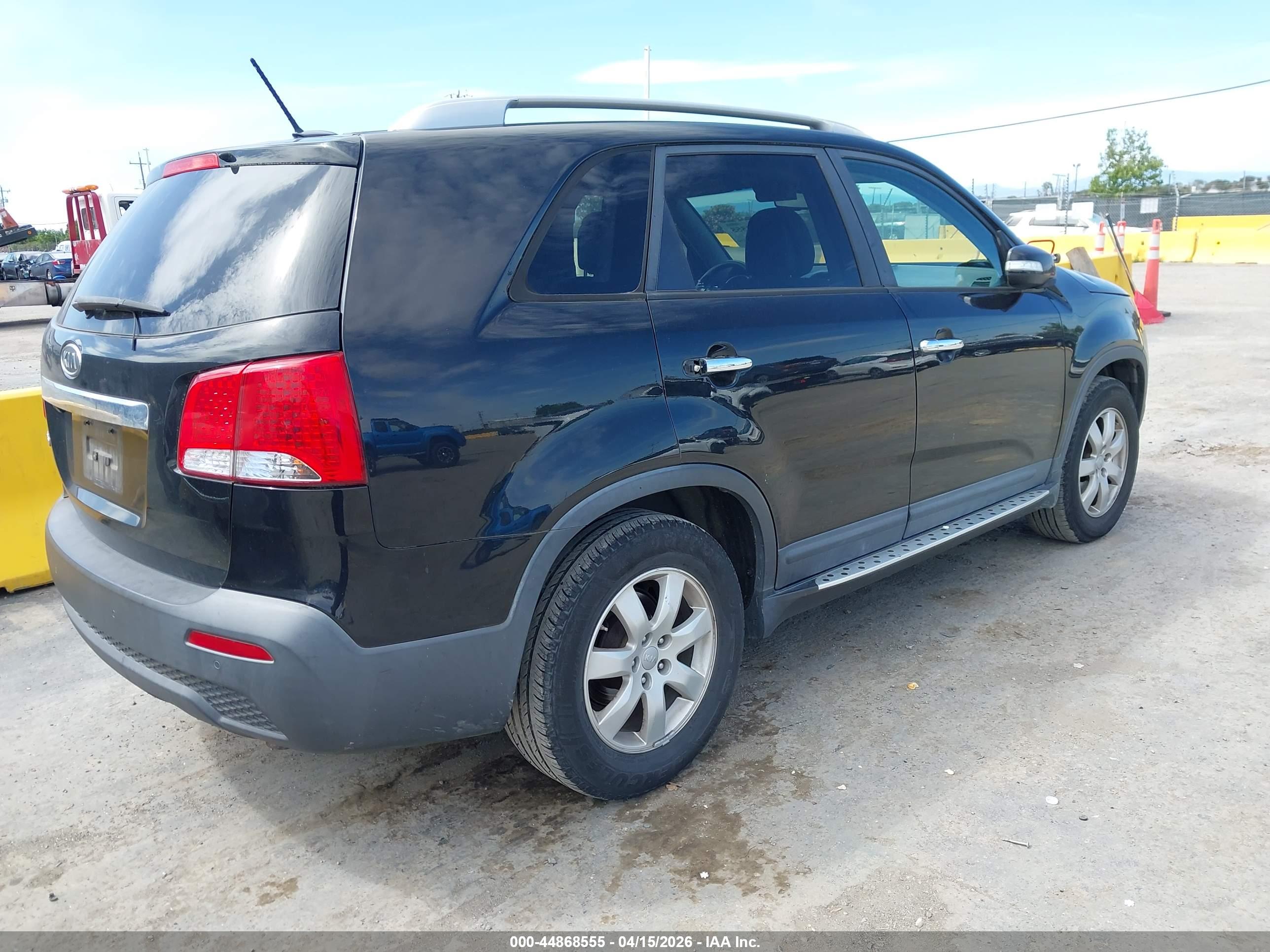 KIA SORENTO image 4