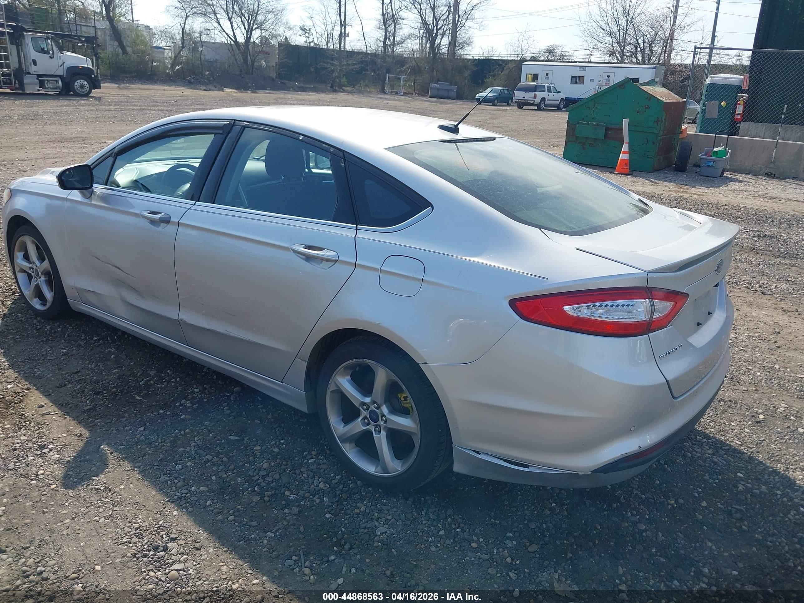 FORD FUSION image 3