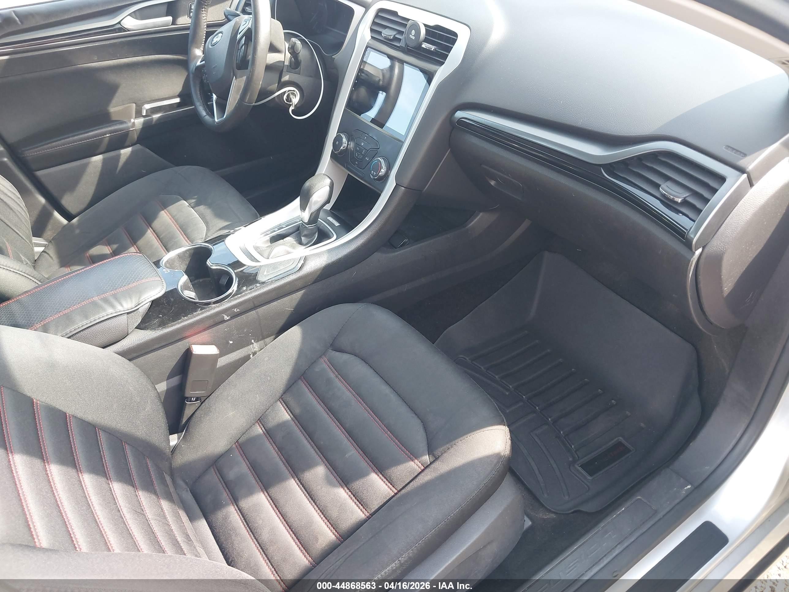 FORD FUSION image 5