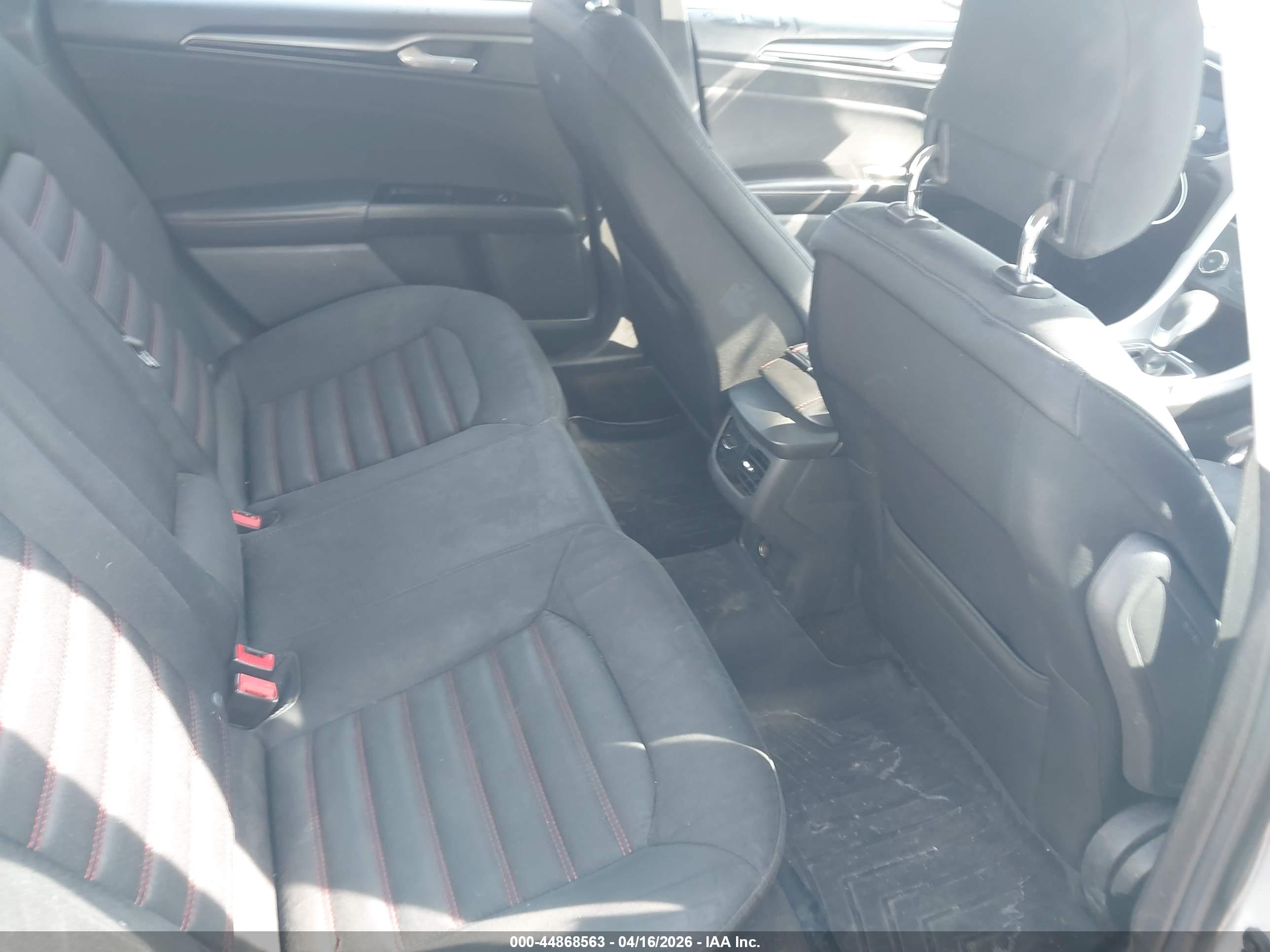 FORD FUSION image 8